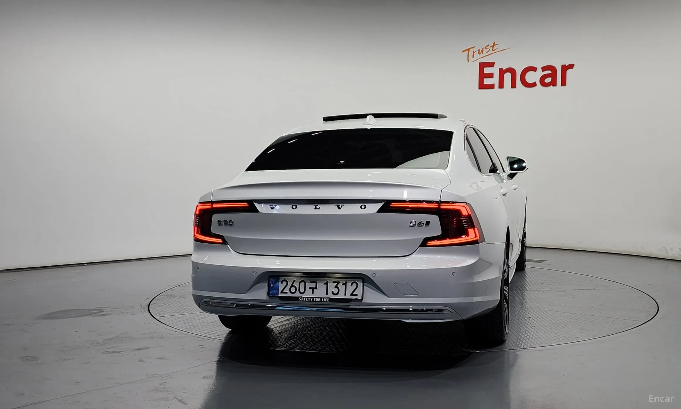 Volvo S90 превью 4