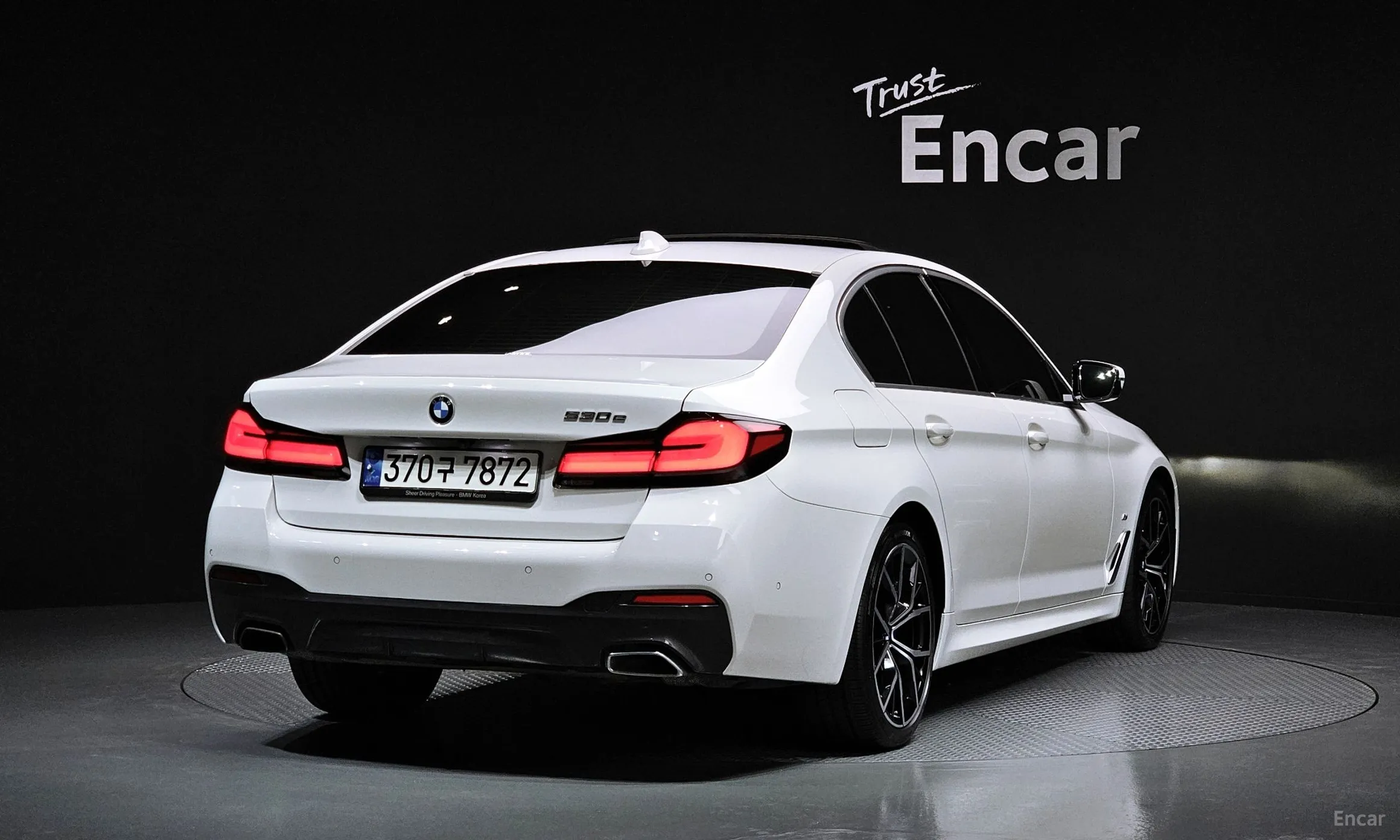 BMW 5 Series (G30) превью 2