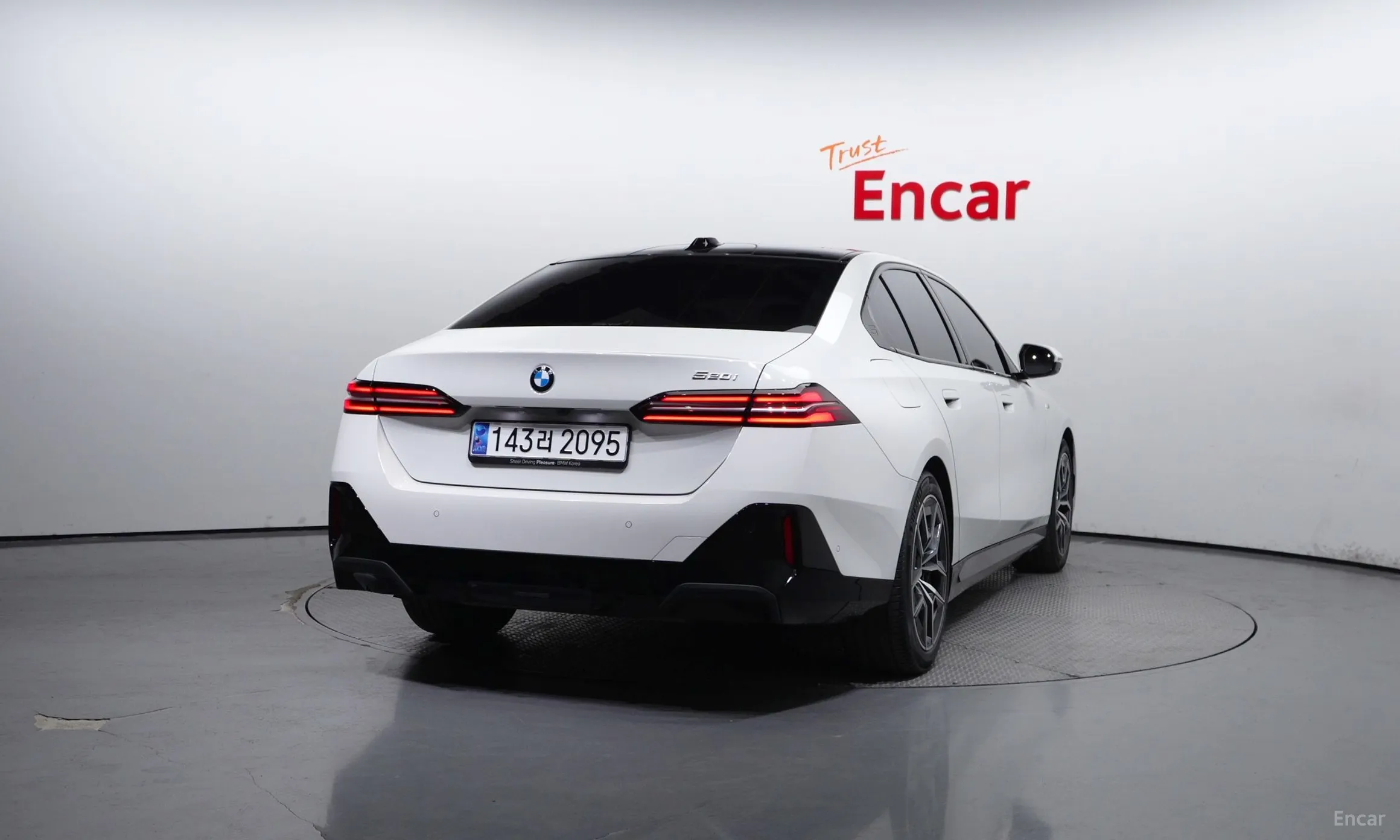 BMW 5 Series (G60) превью 3