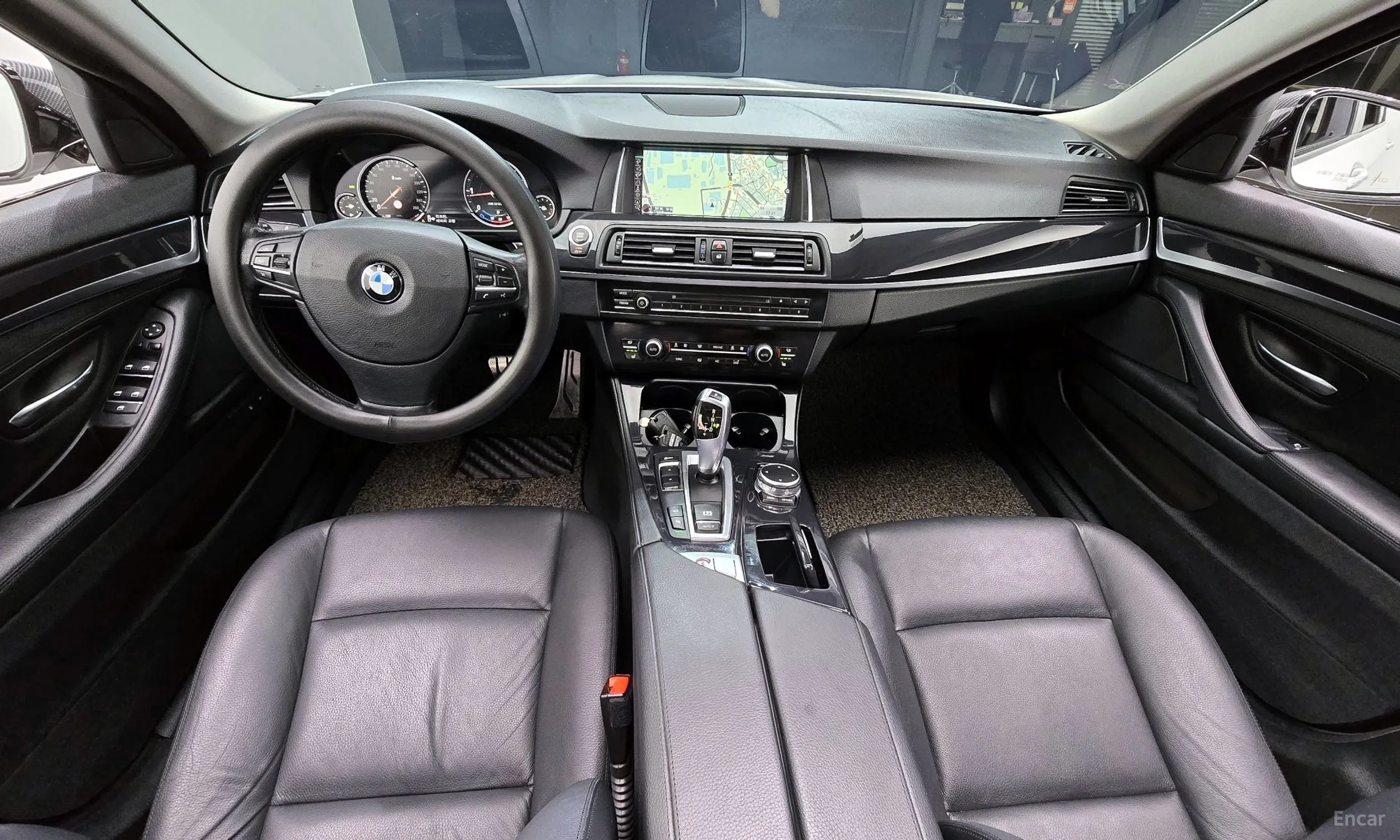 BMW 5 Series (F10) превью 4