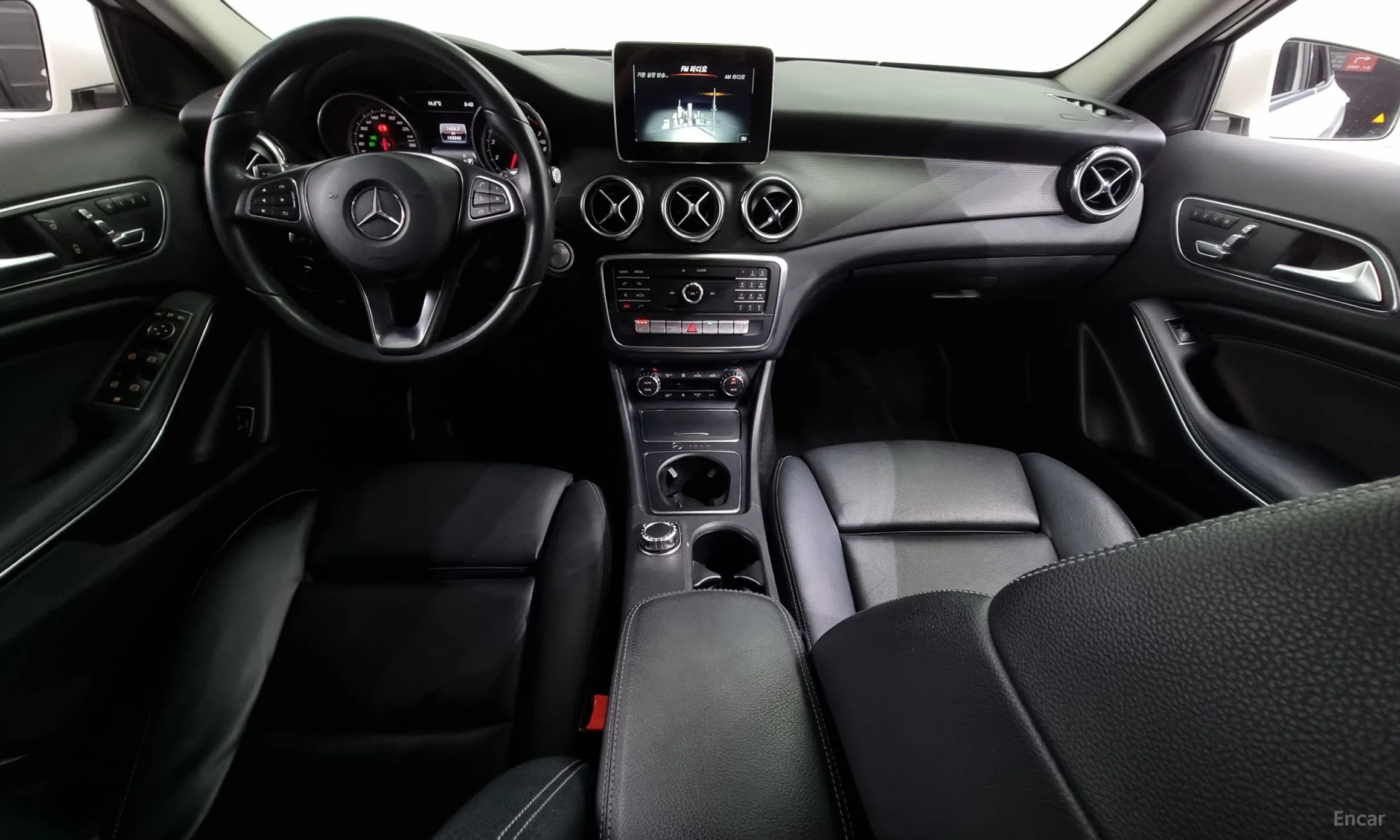 Mercedes Benz GLA-Class X156 превью 4