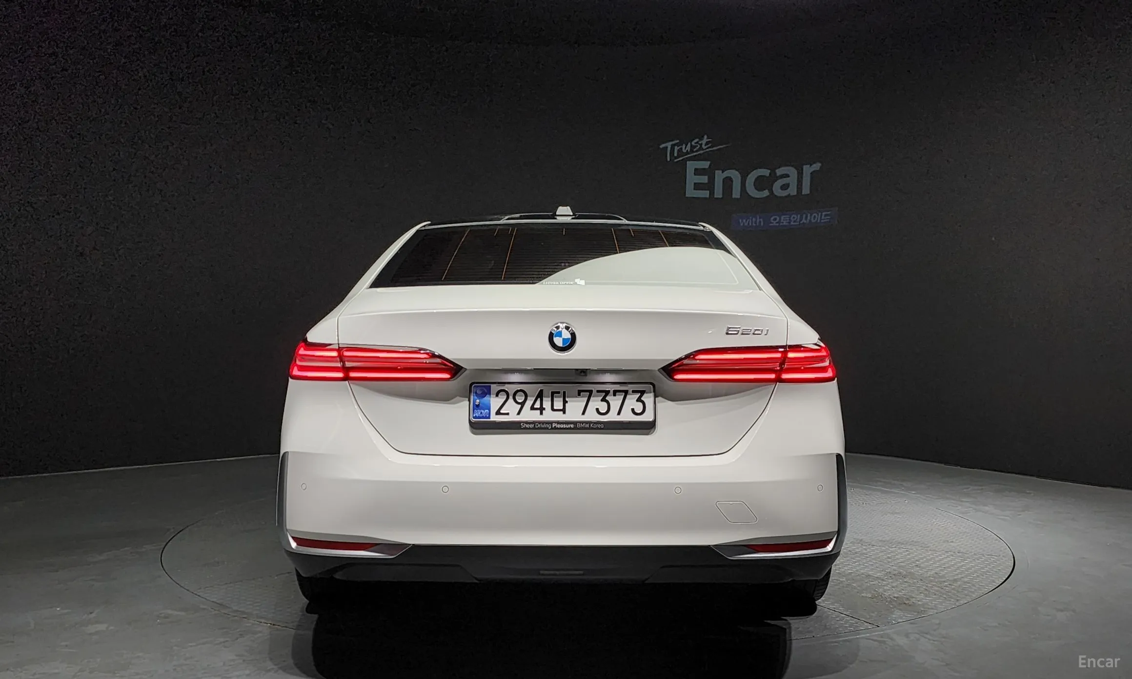 BMW 5 Series (G60) превью 3