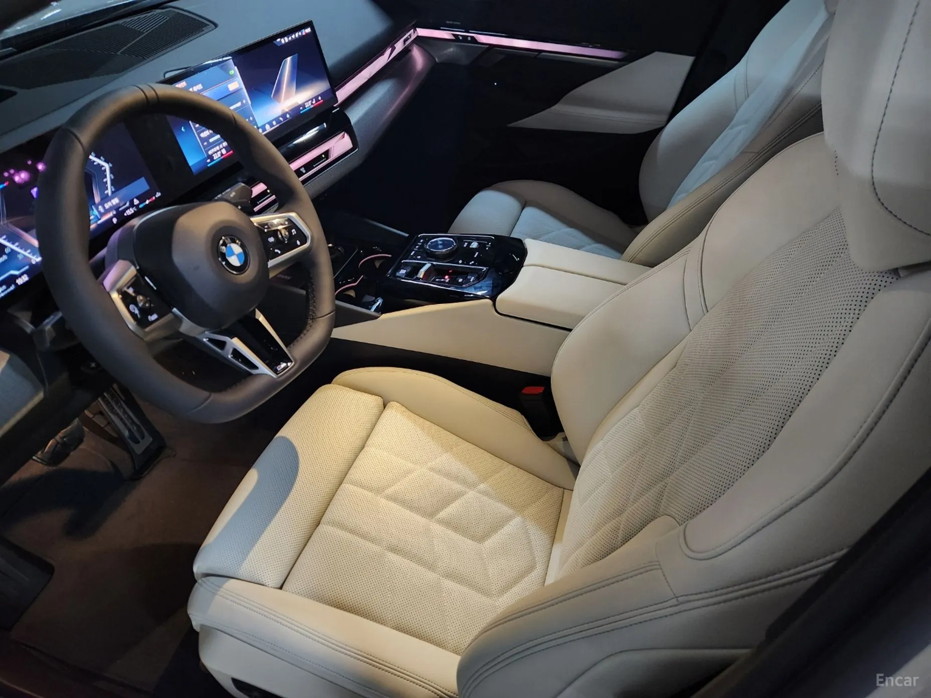 BMW 5 Series (G60) превью 13