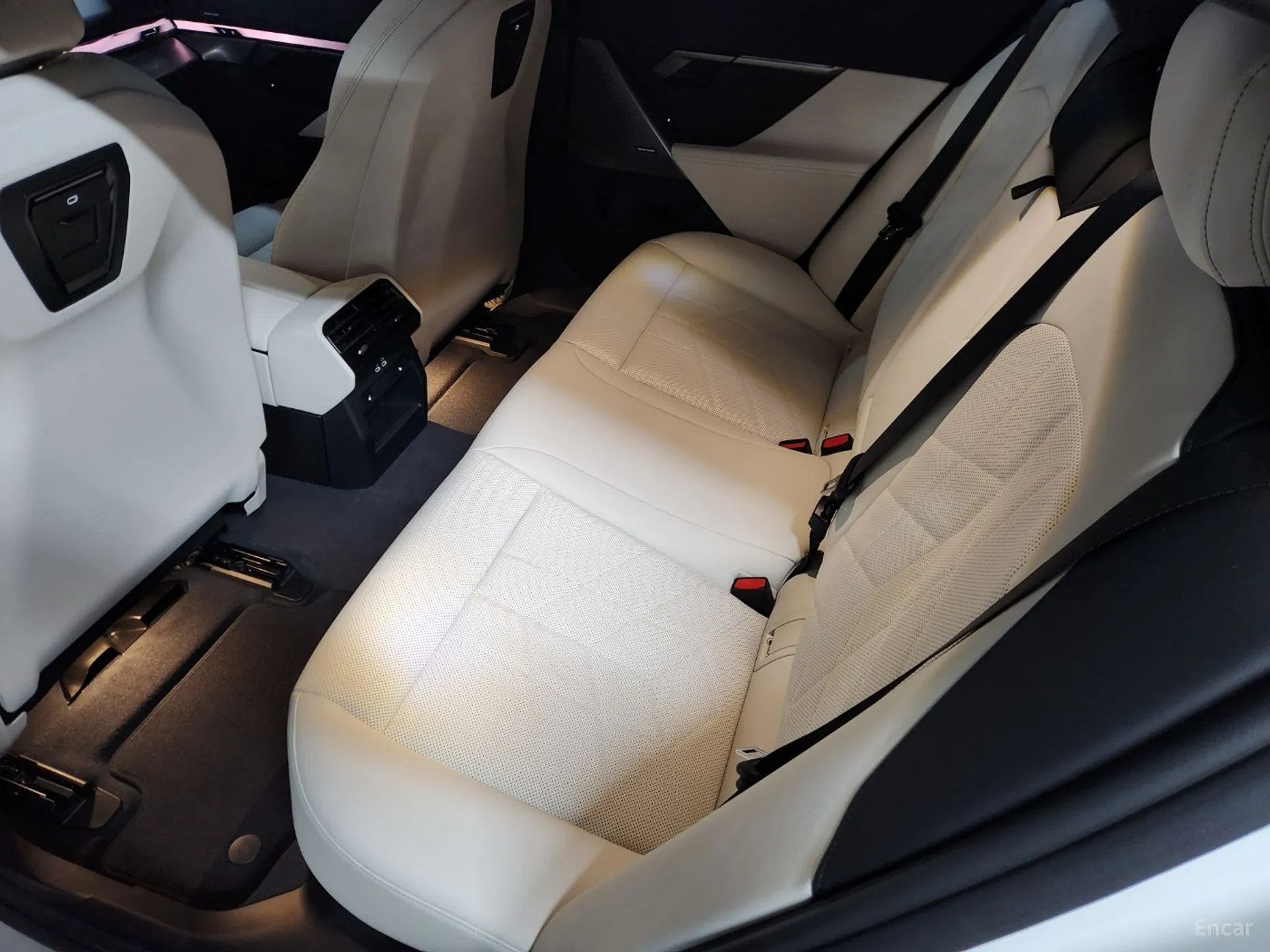 BMW 5 Series (G60) превью 14