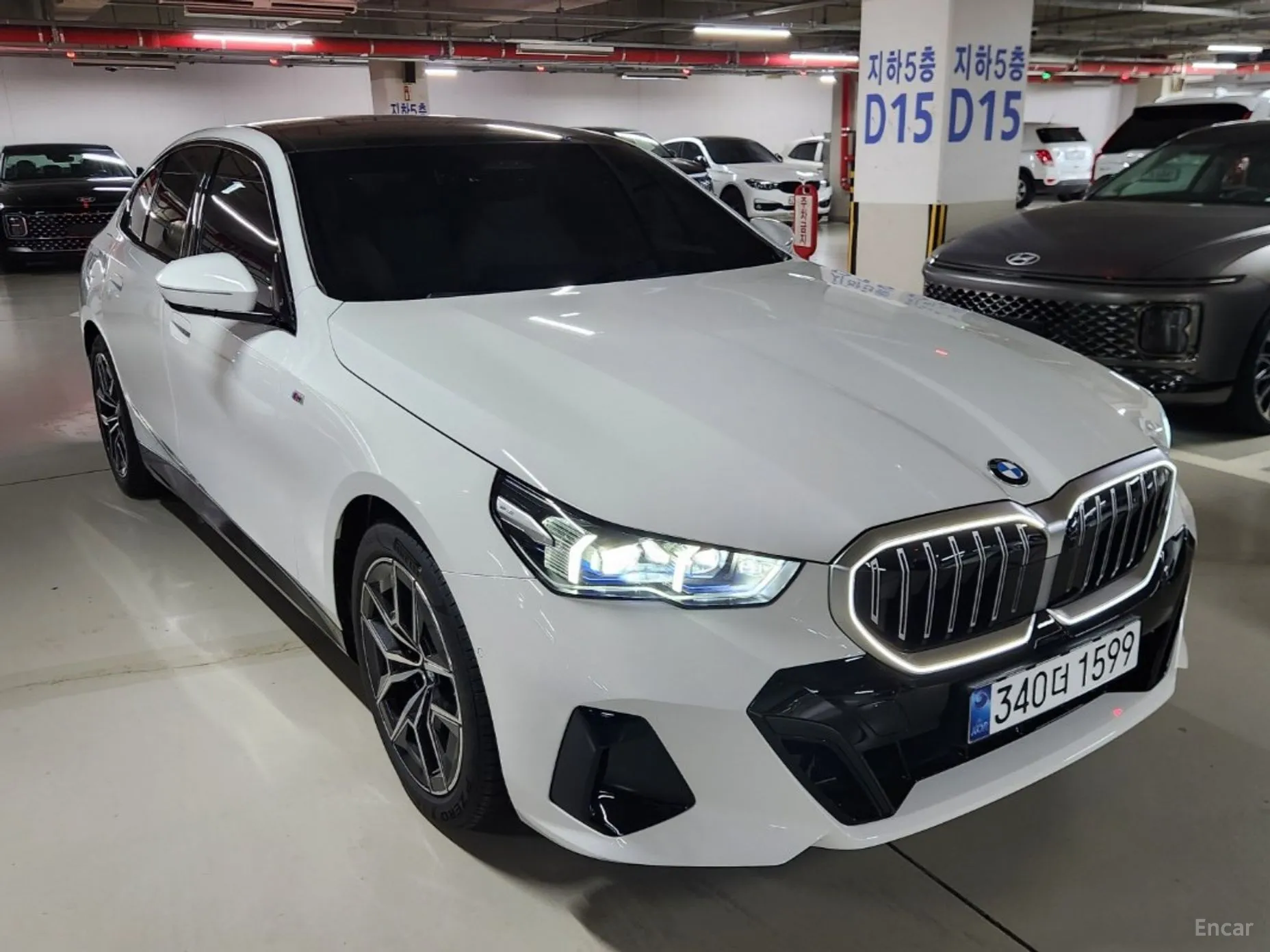 BMW 5 Series (G60) превью 2