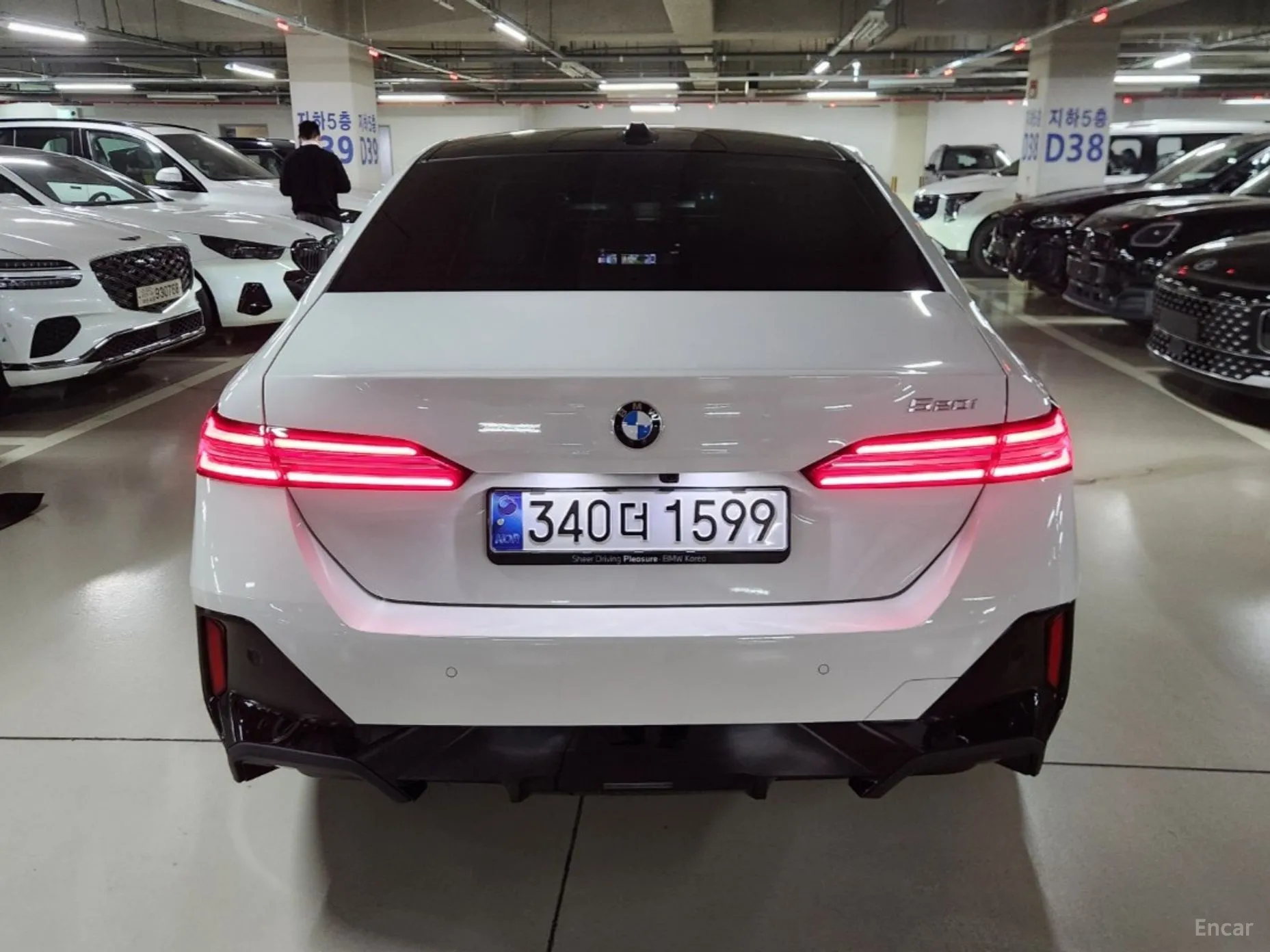 BMW 5 Series (G60) превью 4