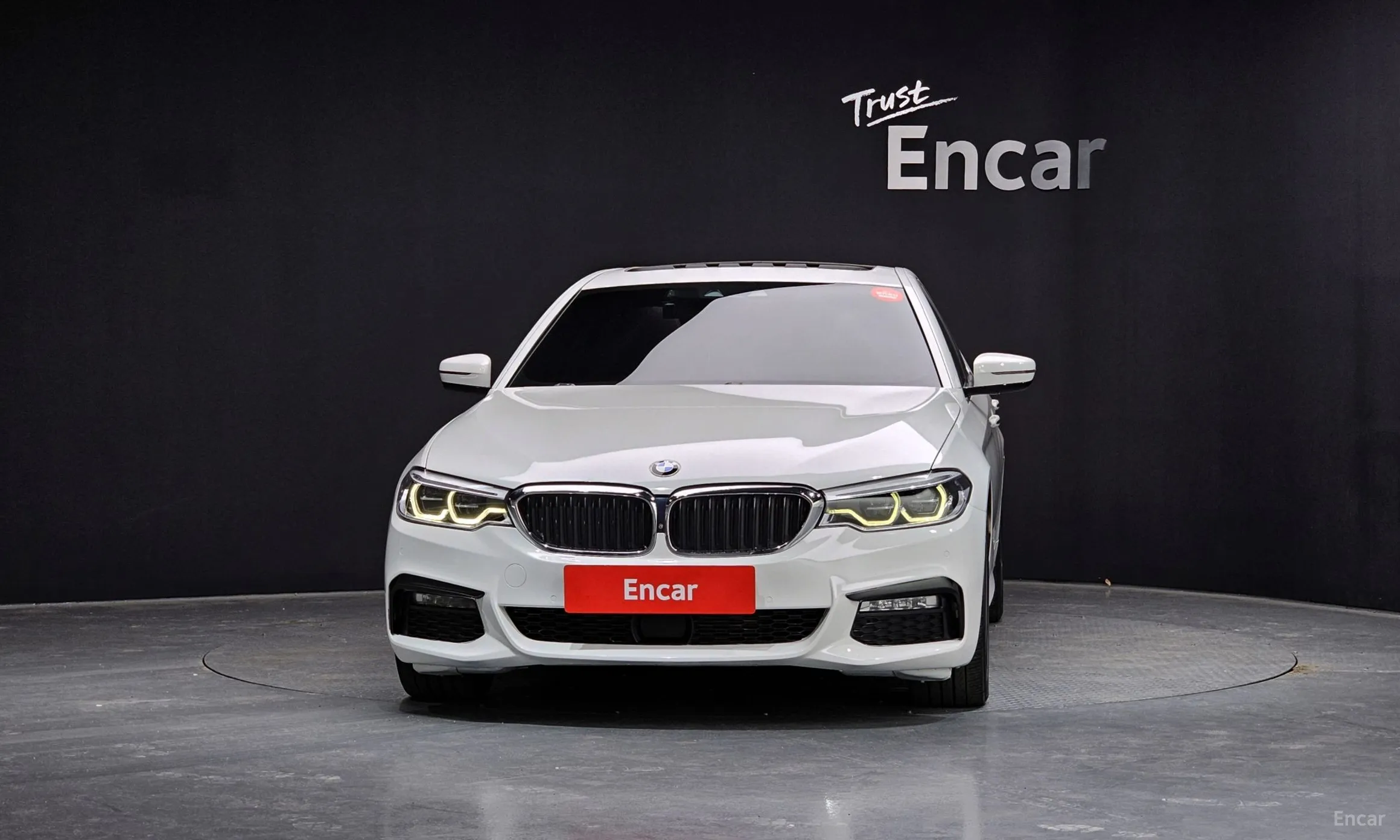 BMW 5 Series (G30) превью 2