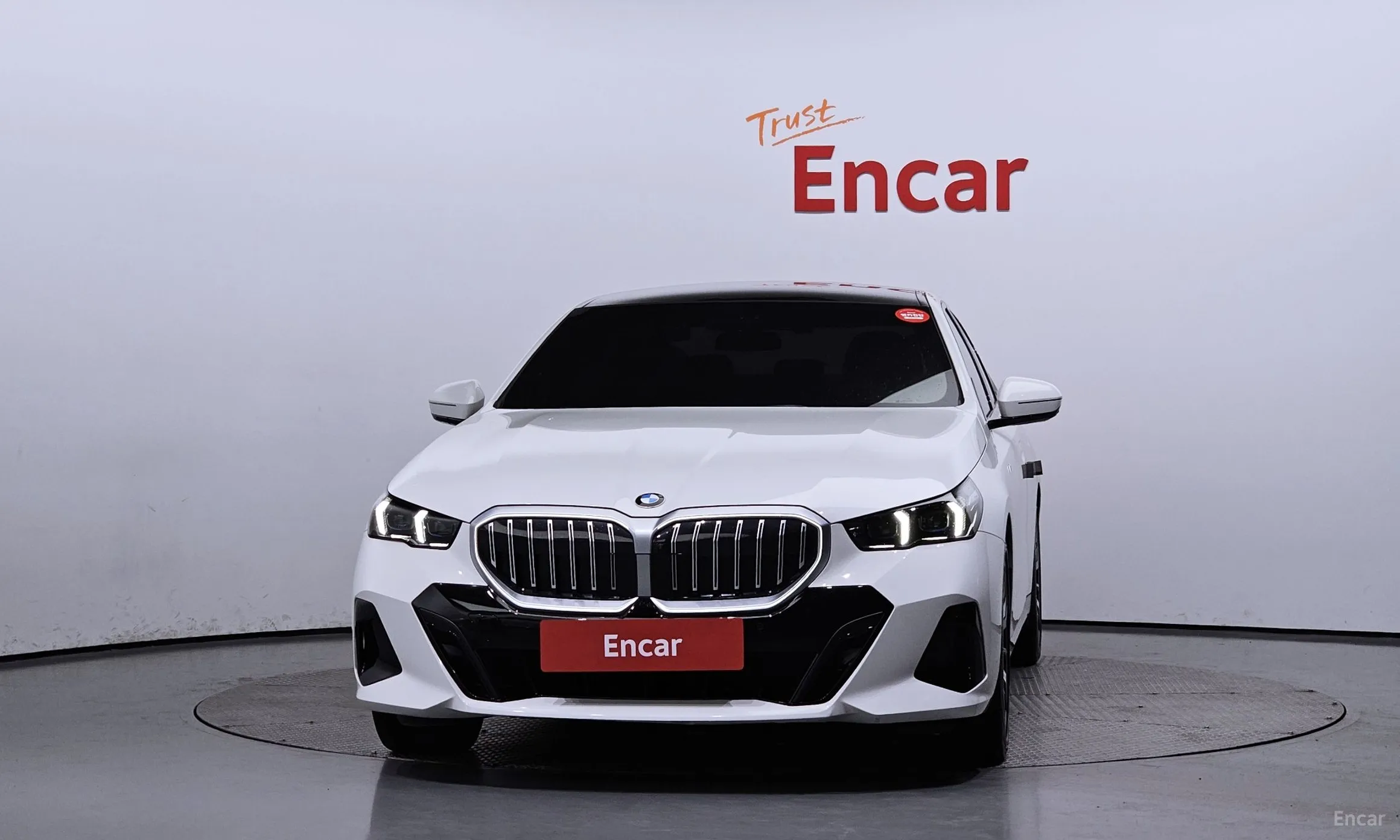 BMW 5 Series (G60) превью 2