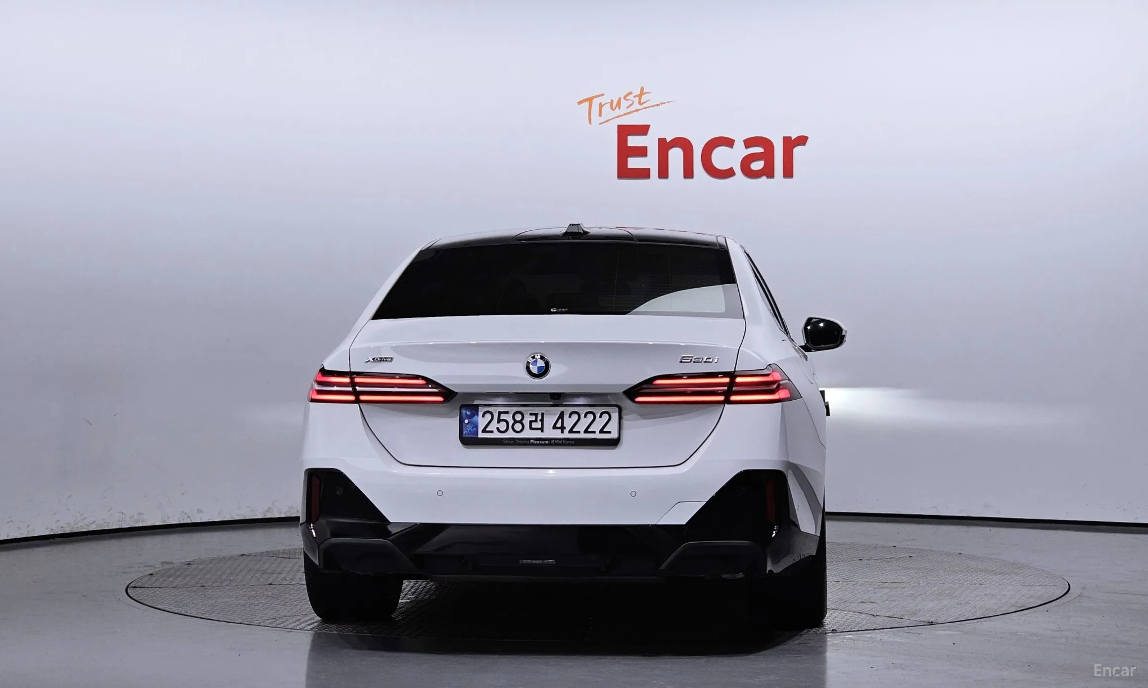 BMW 5 Series (G60) превью 3