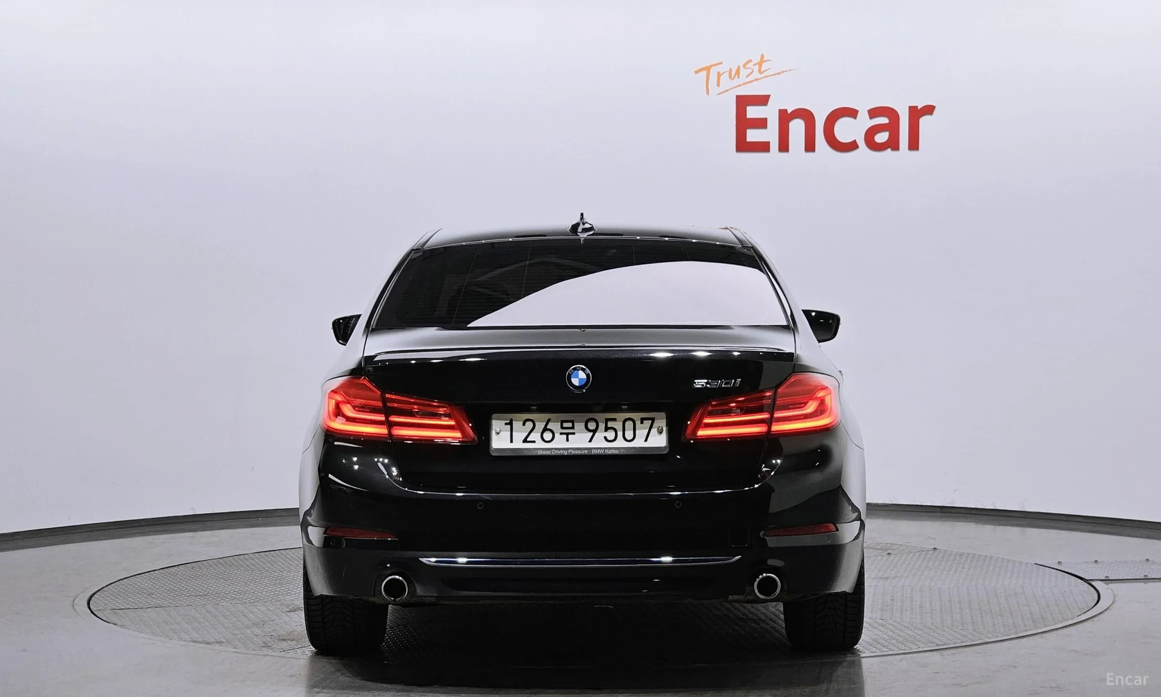 BMW 5 Series (G30) превью 3