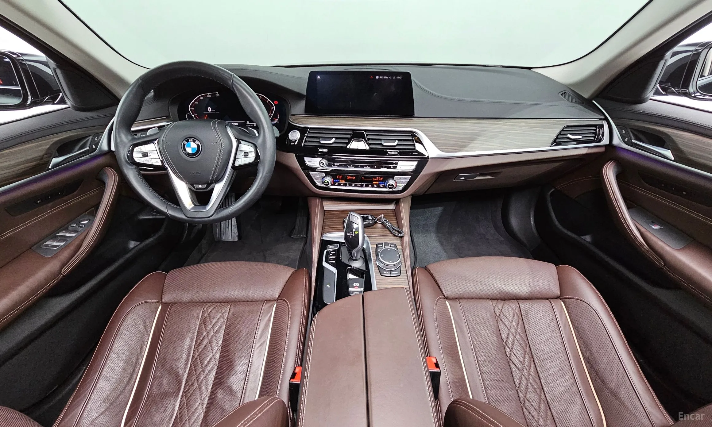 BMW 5 Series (G30) превью 4