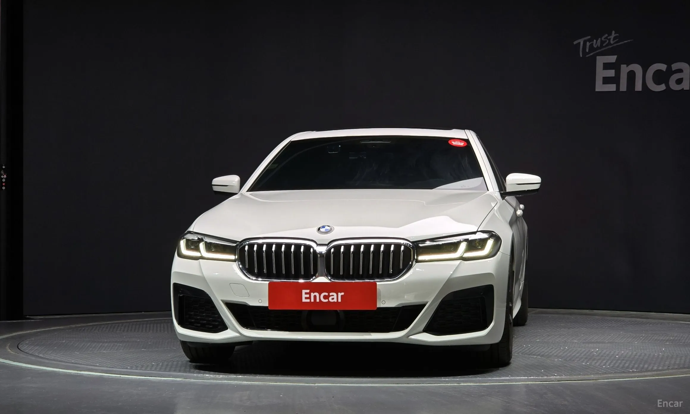 BMW 5 Series (G30) превью 2