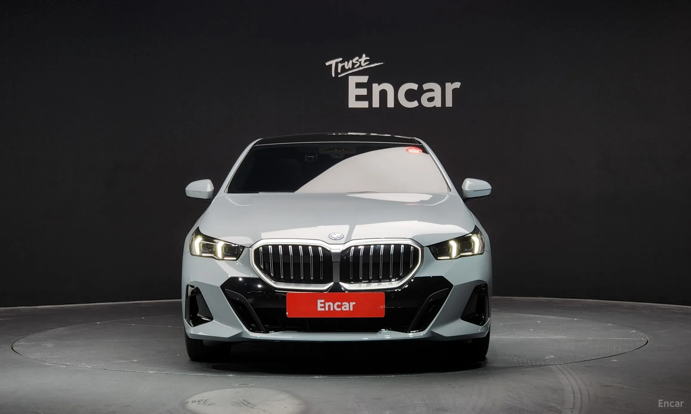 BMW 5 Series (G60) превью 2