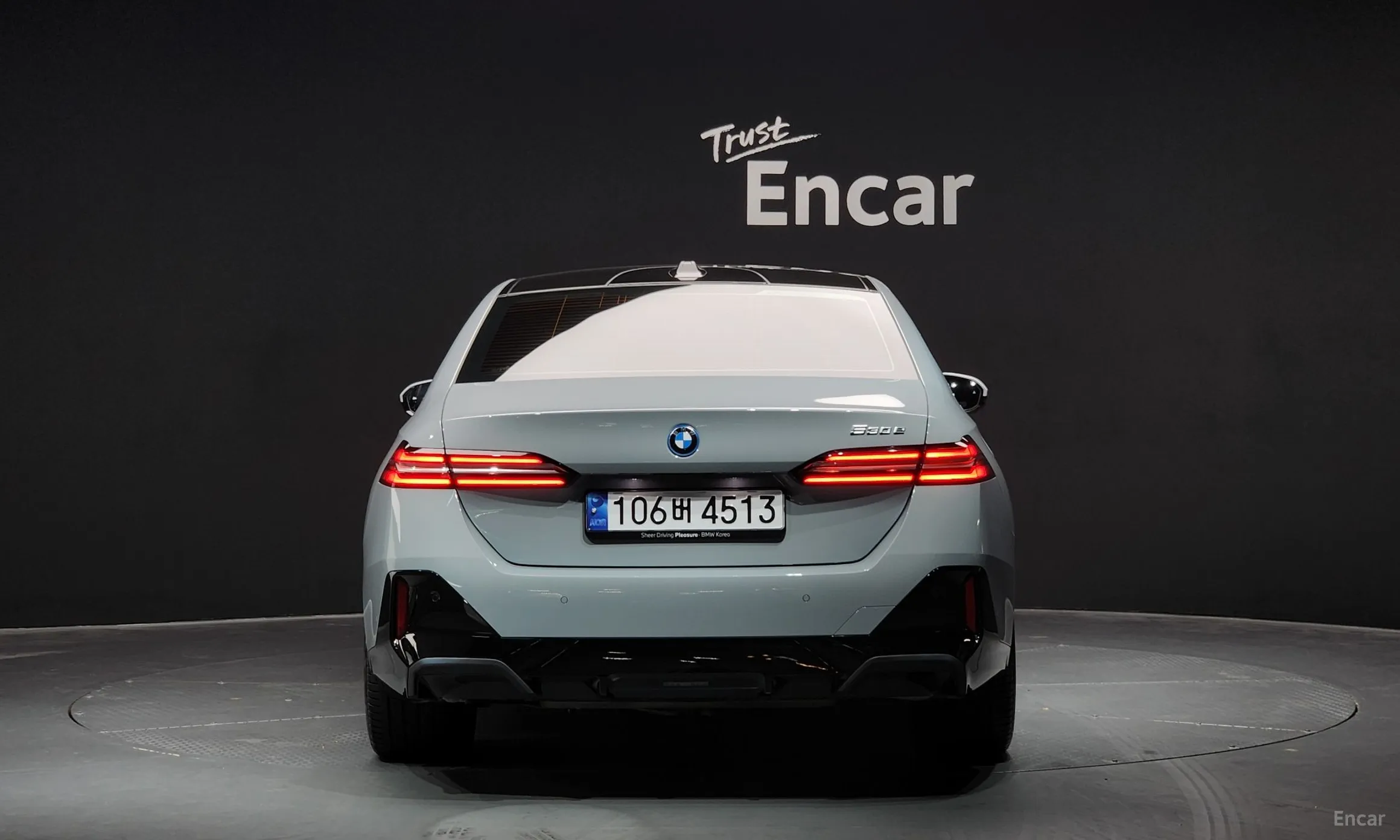 BMW 5 Series (G60) превью 3
