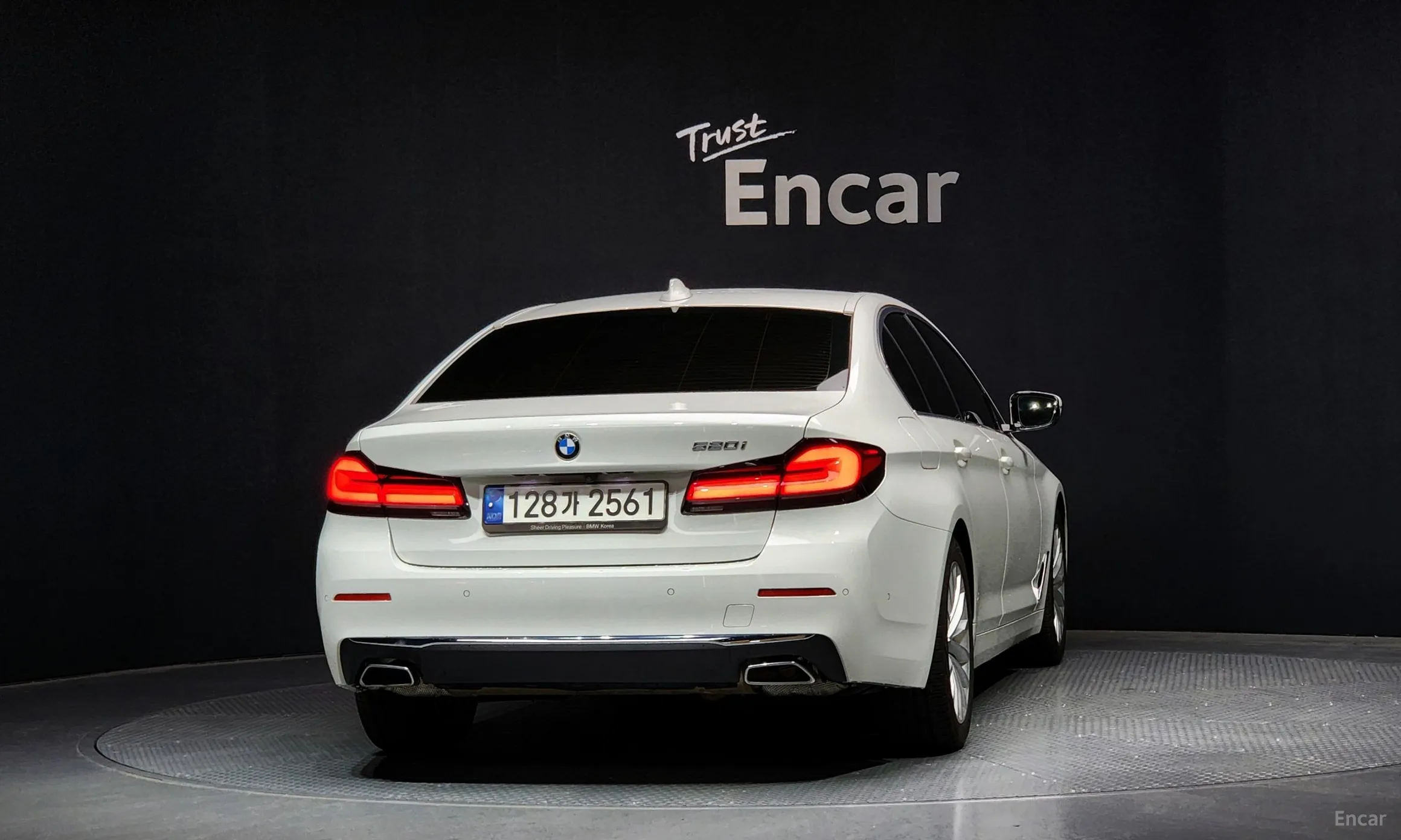 BMW 5 Series (G30) превью 3