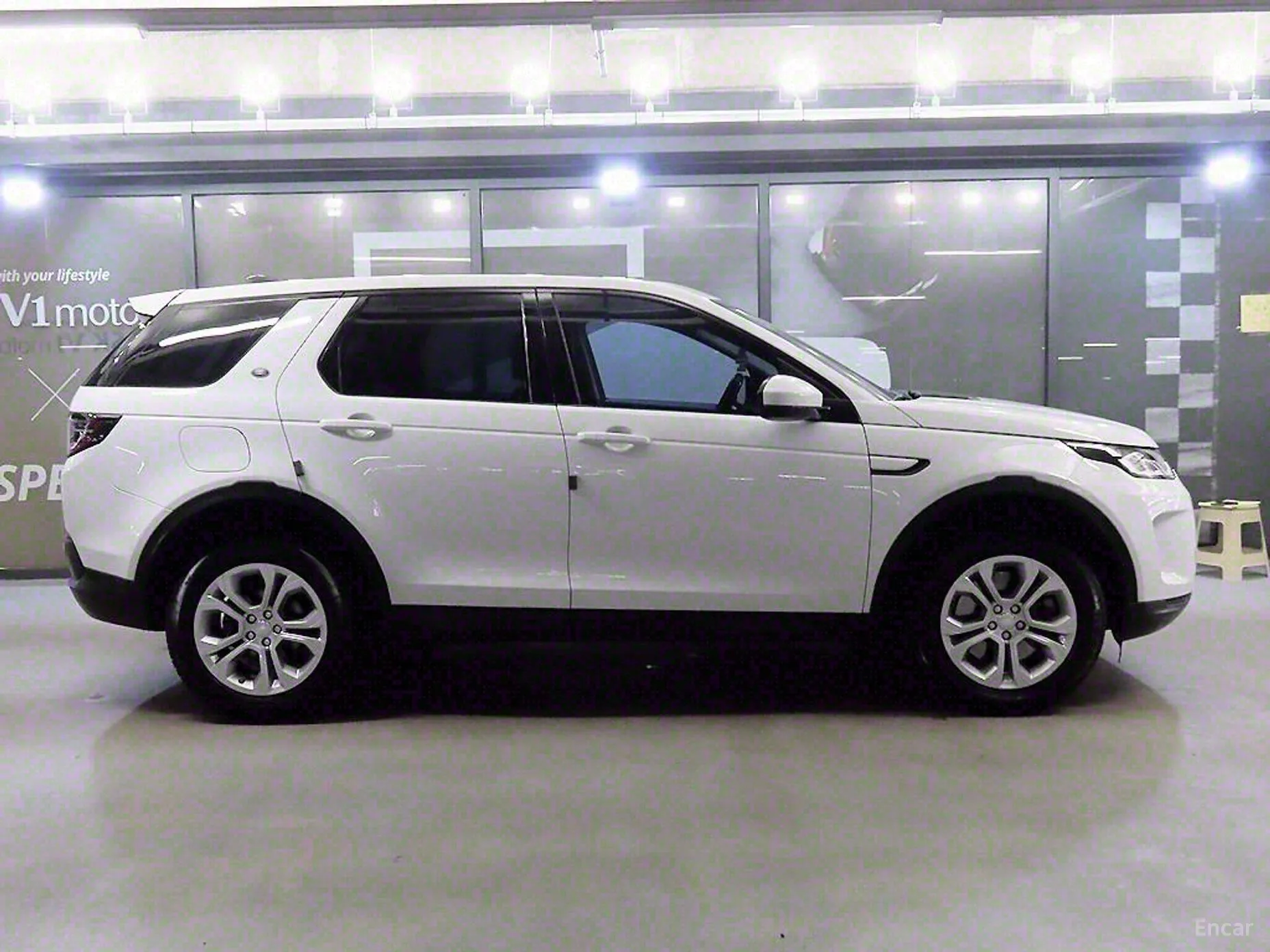 Land Rover Discovery Sports превью 2
