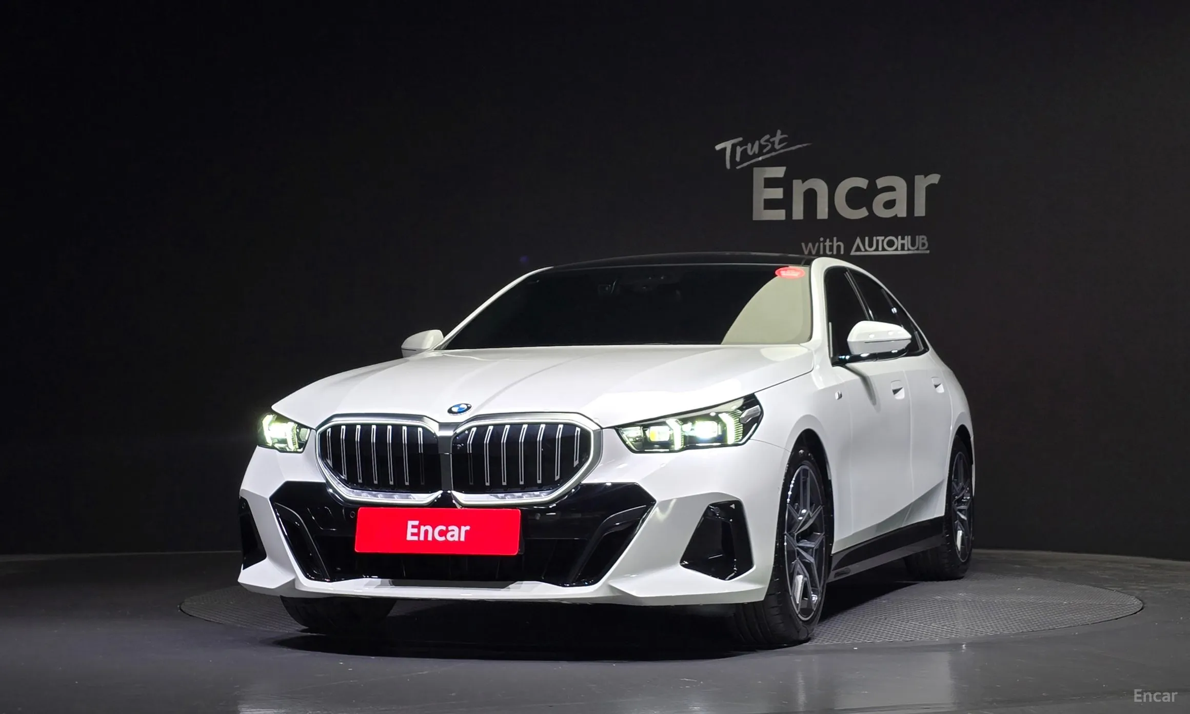 BMW 5 Series (G60) превью 2
