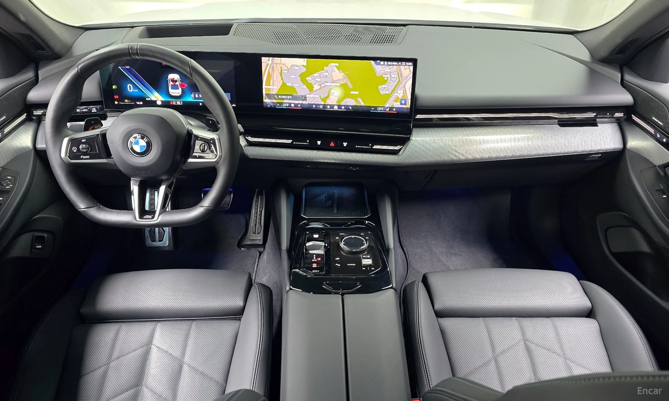 BMW 5 Series (G60) превью 4
