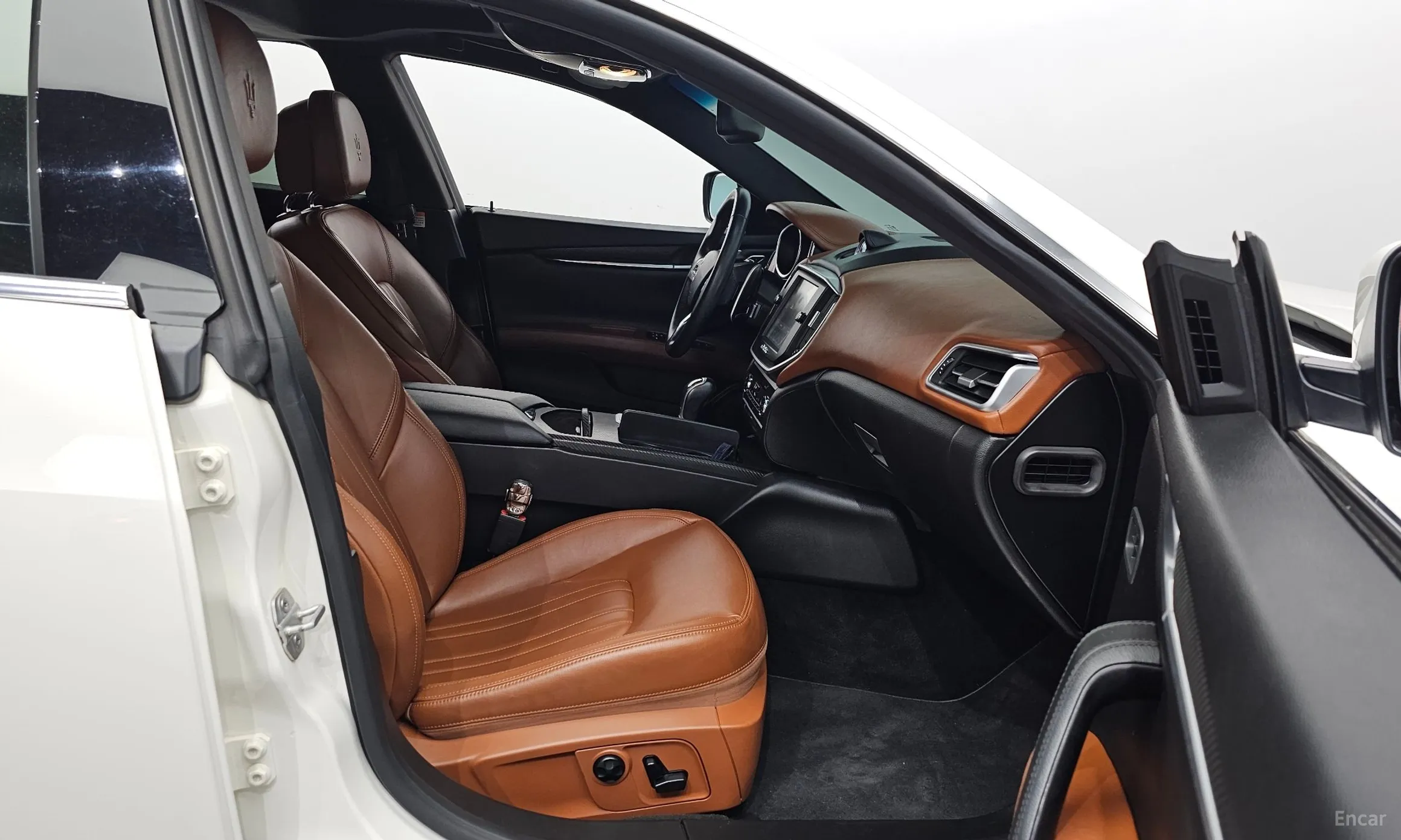 Maserati Ghibli превью 11