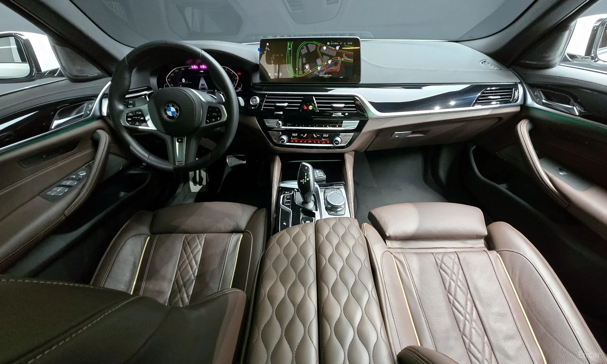 BMW 5 Series (G30) превью 4