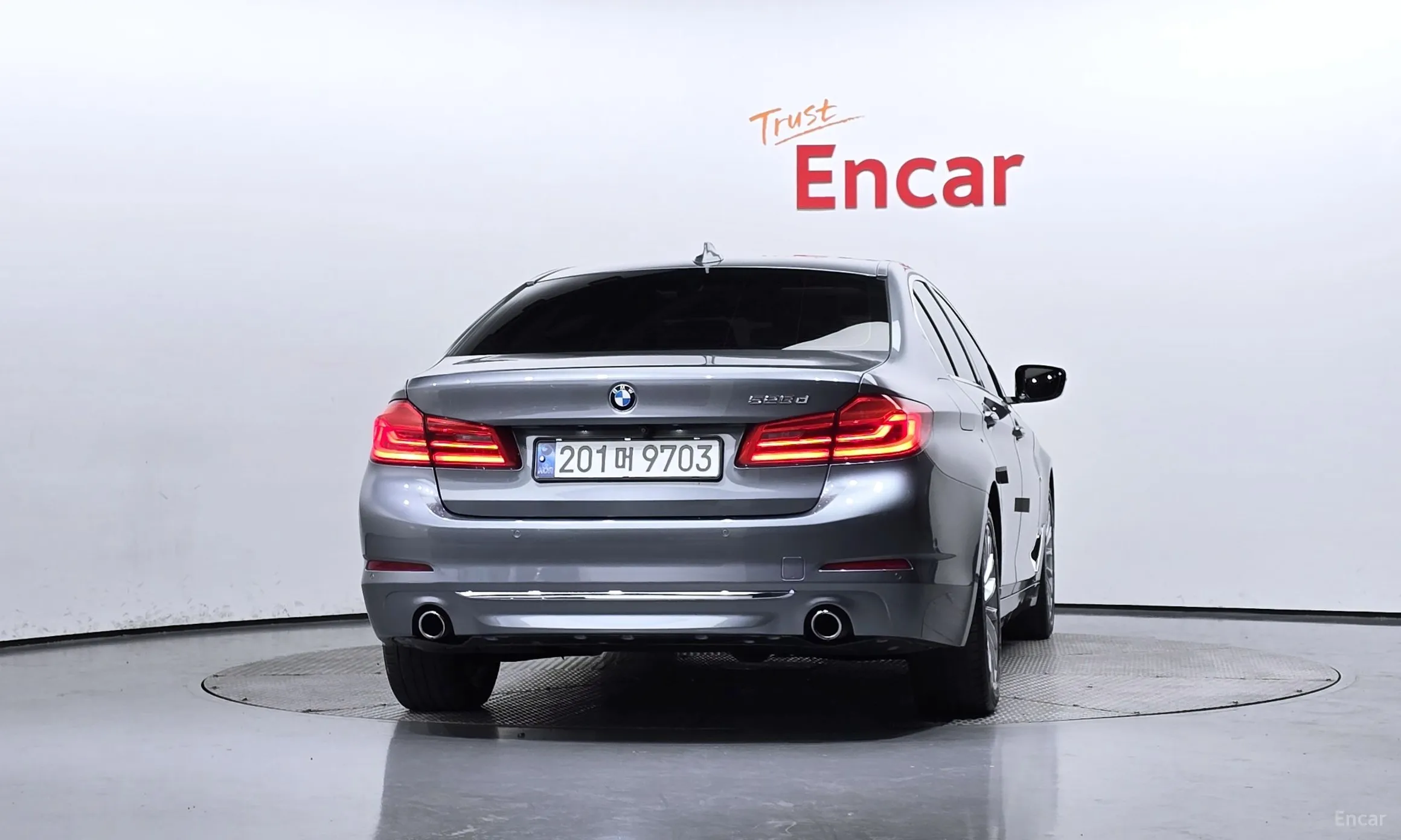 BMW 5 Series (G30) превью 3