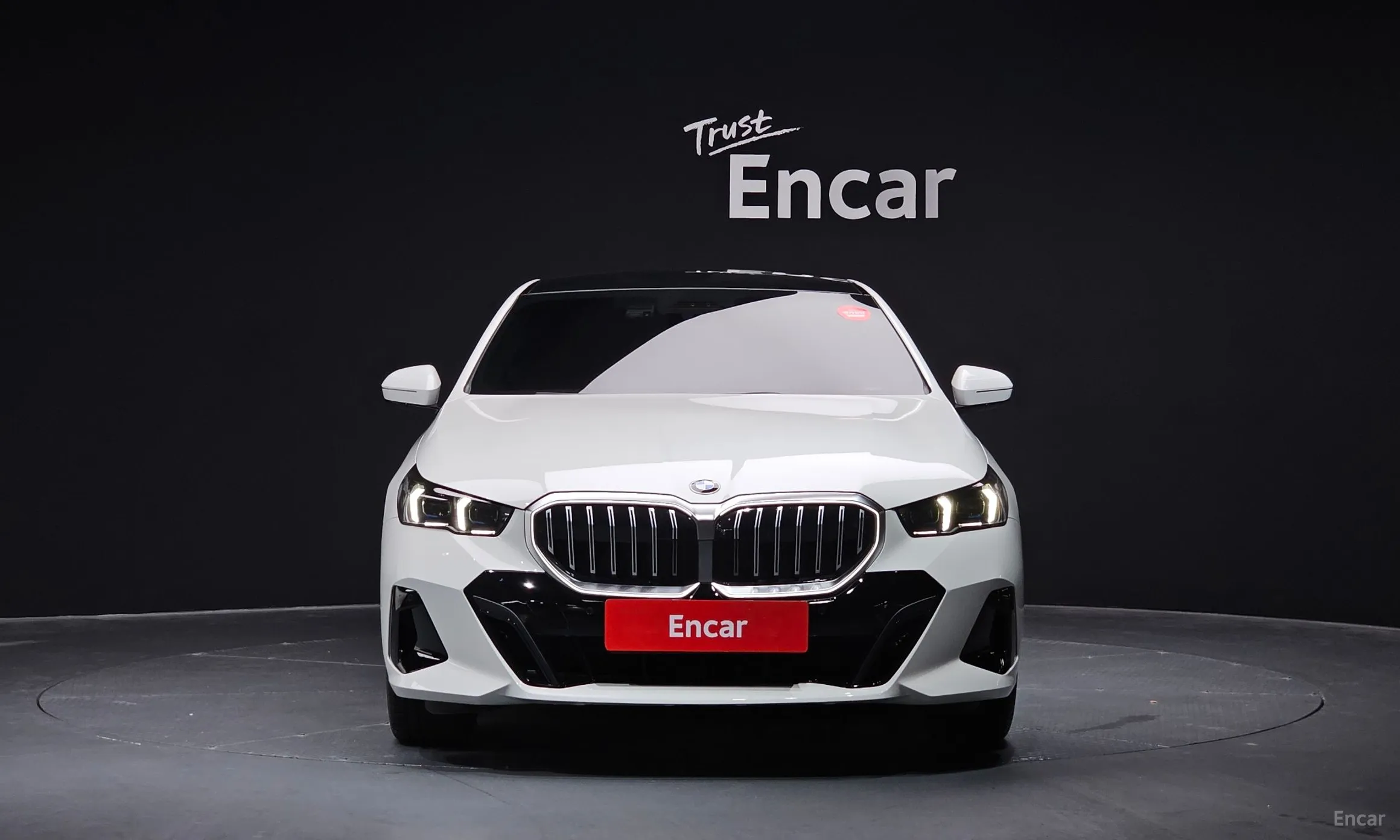 BMW 5 Series (G60) превью 2