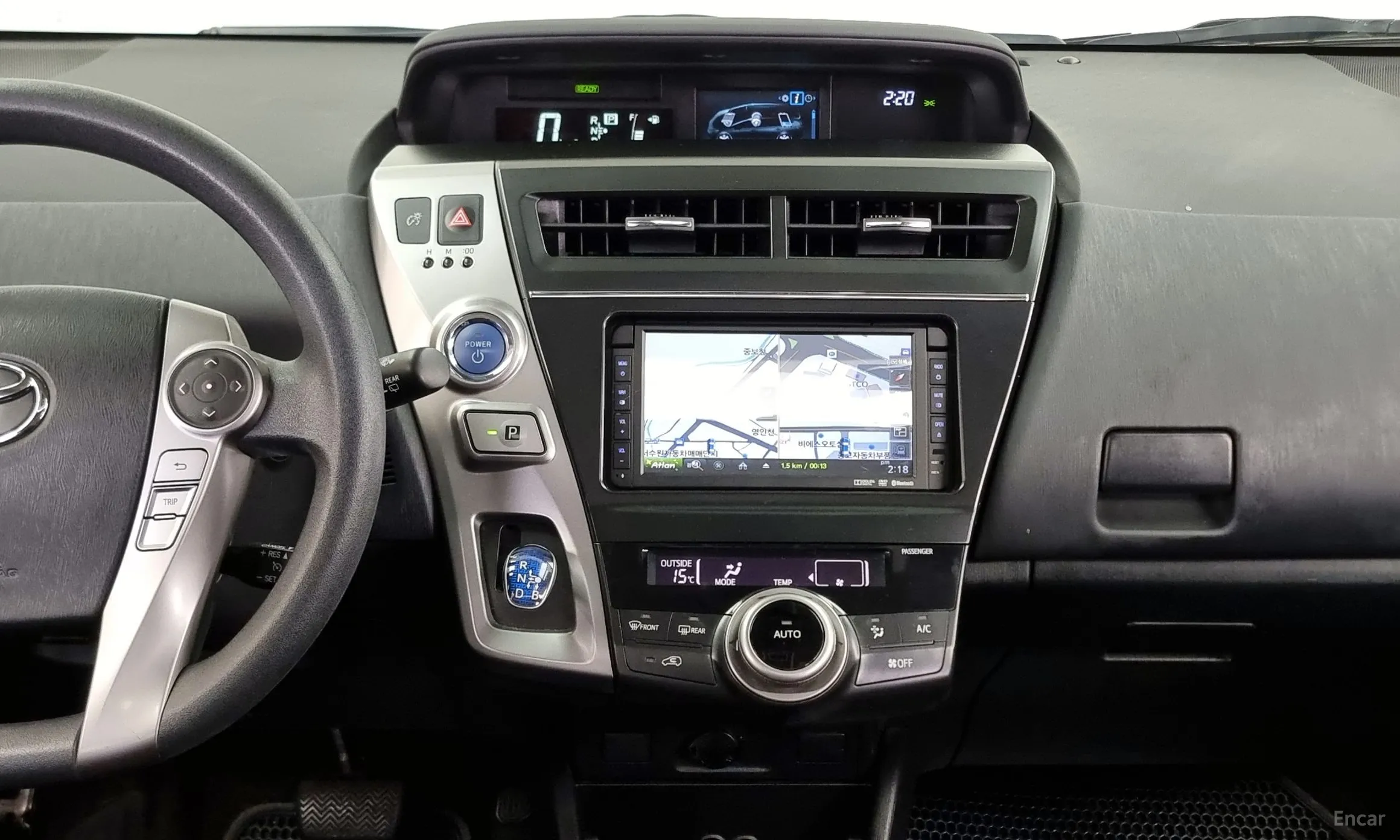Toyota Prius V превью 14