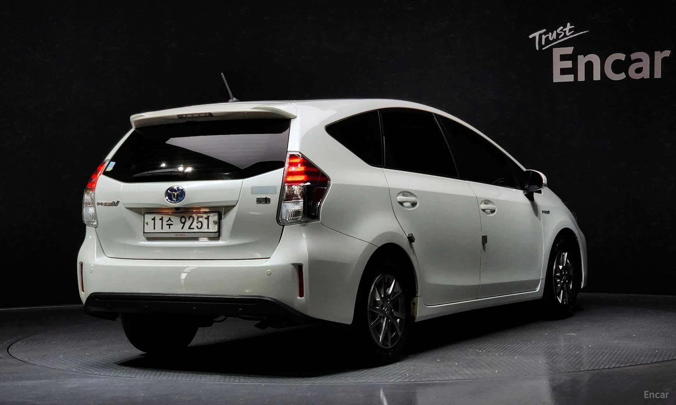 Toyota Prius V превью 2