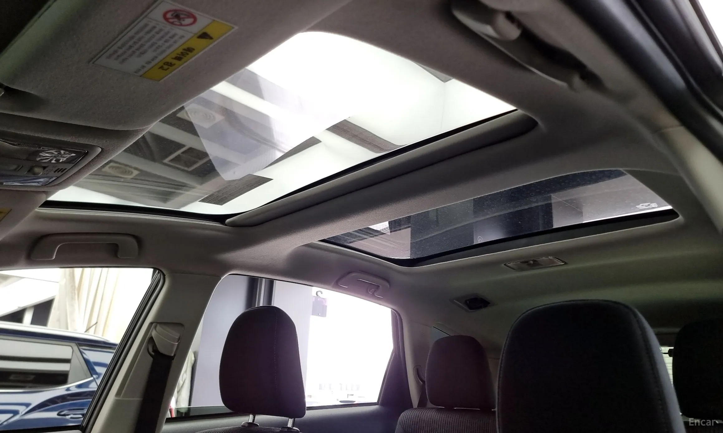 Toyota Prius V превью 18