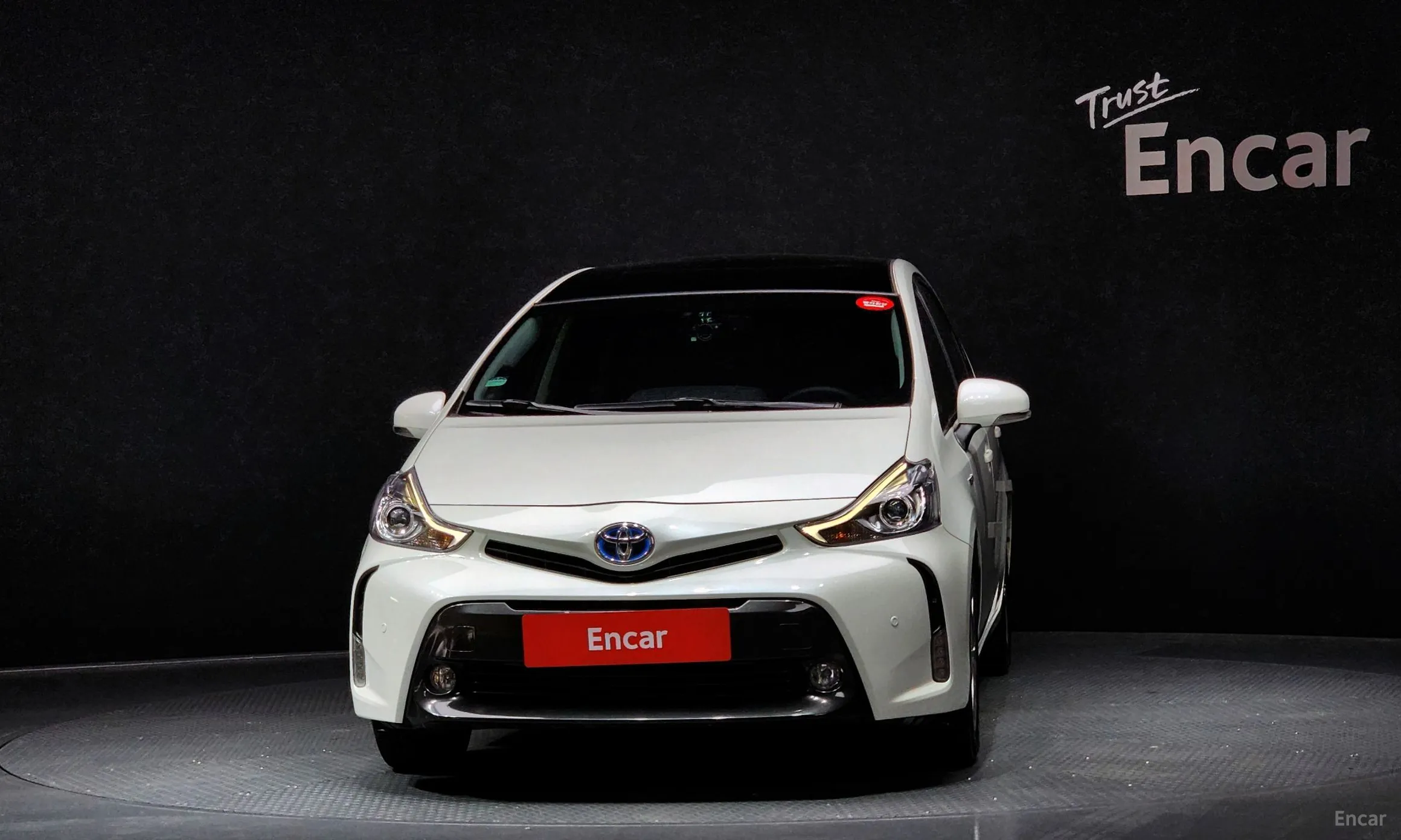 Toyota Prius V превью 3