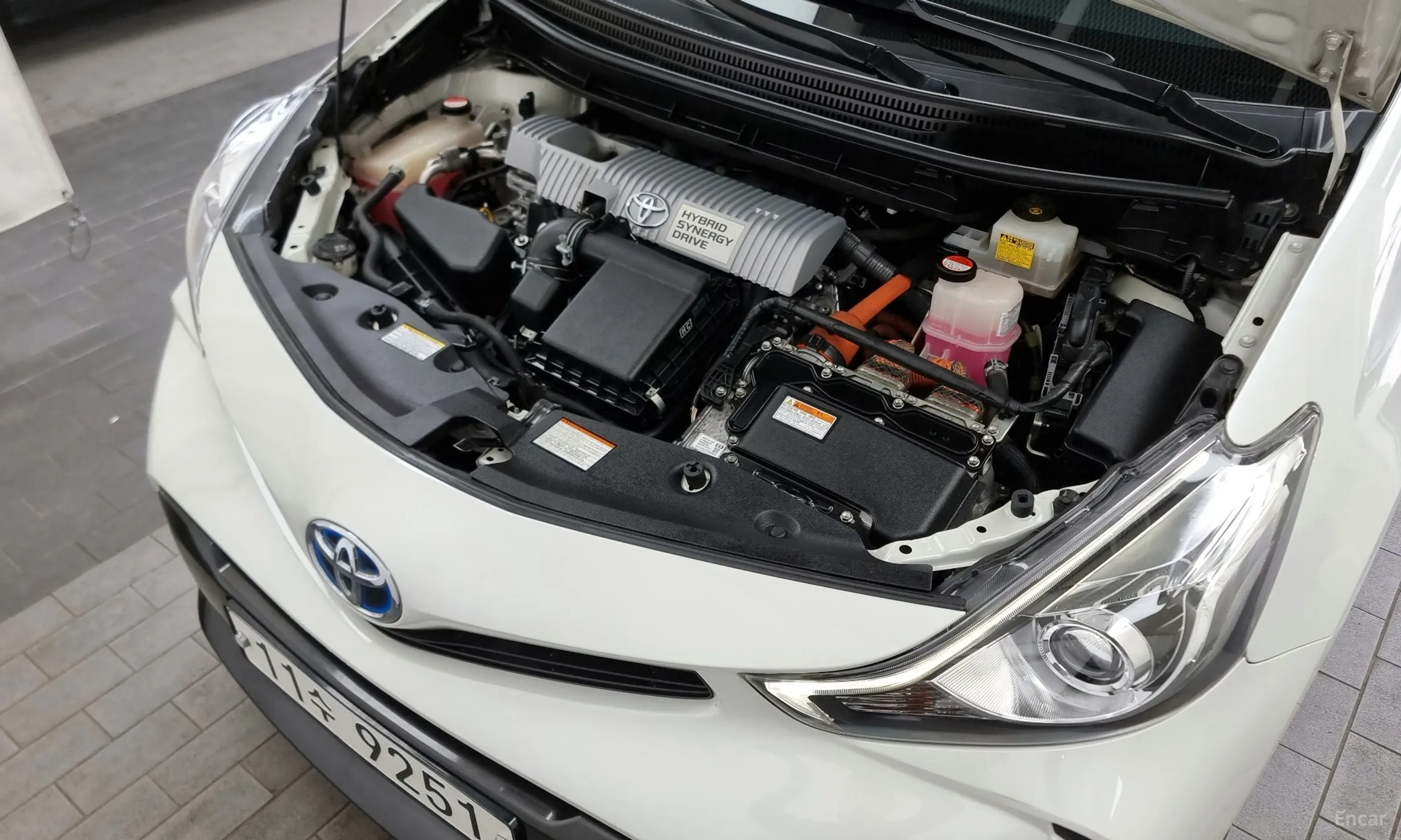 Toyota Prius V превью 6