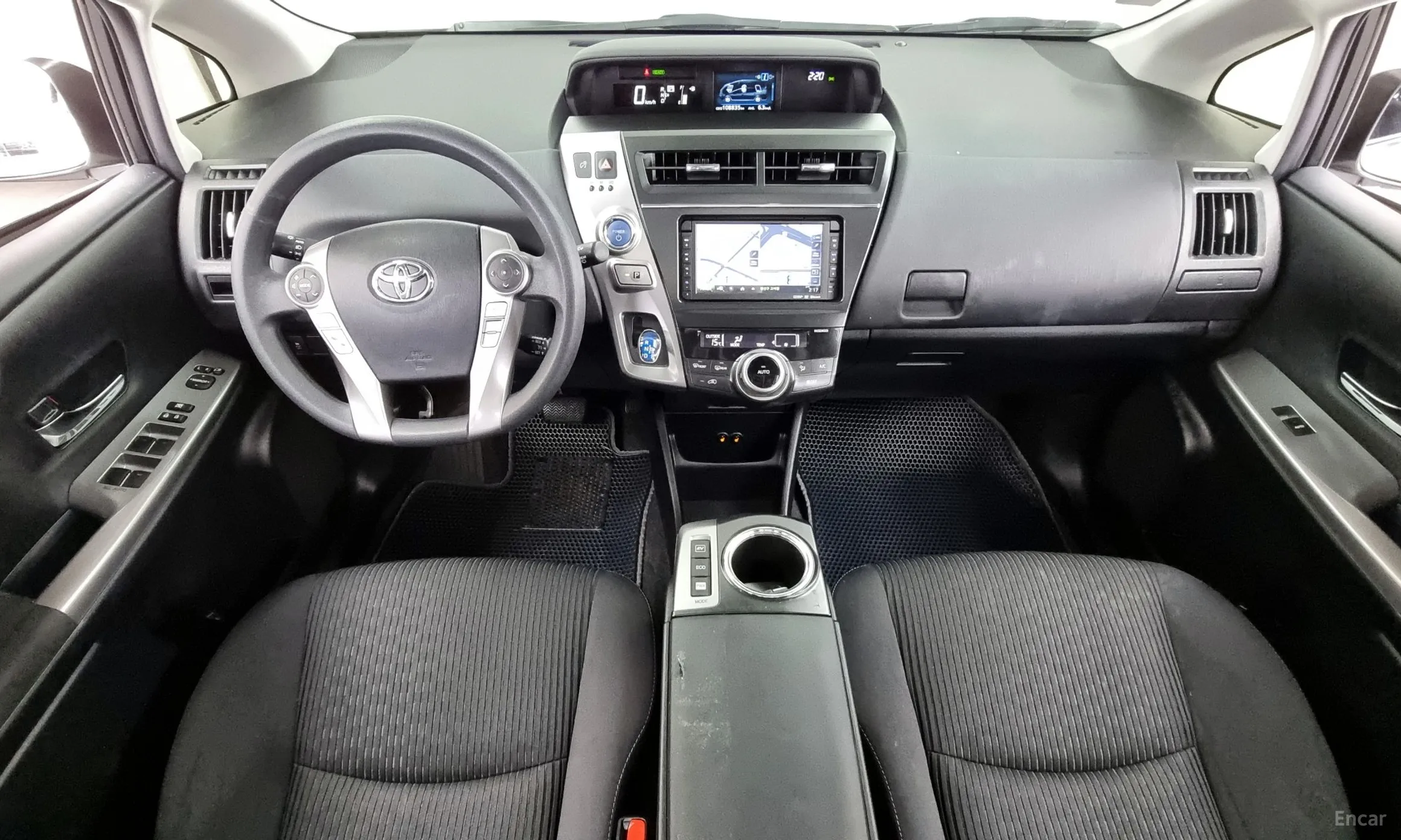 Toyota Prius V превью 7