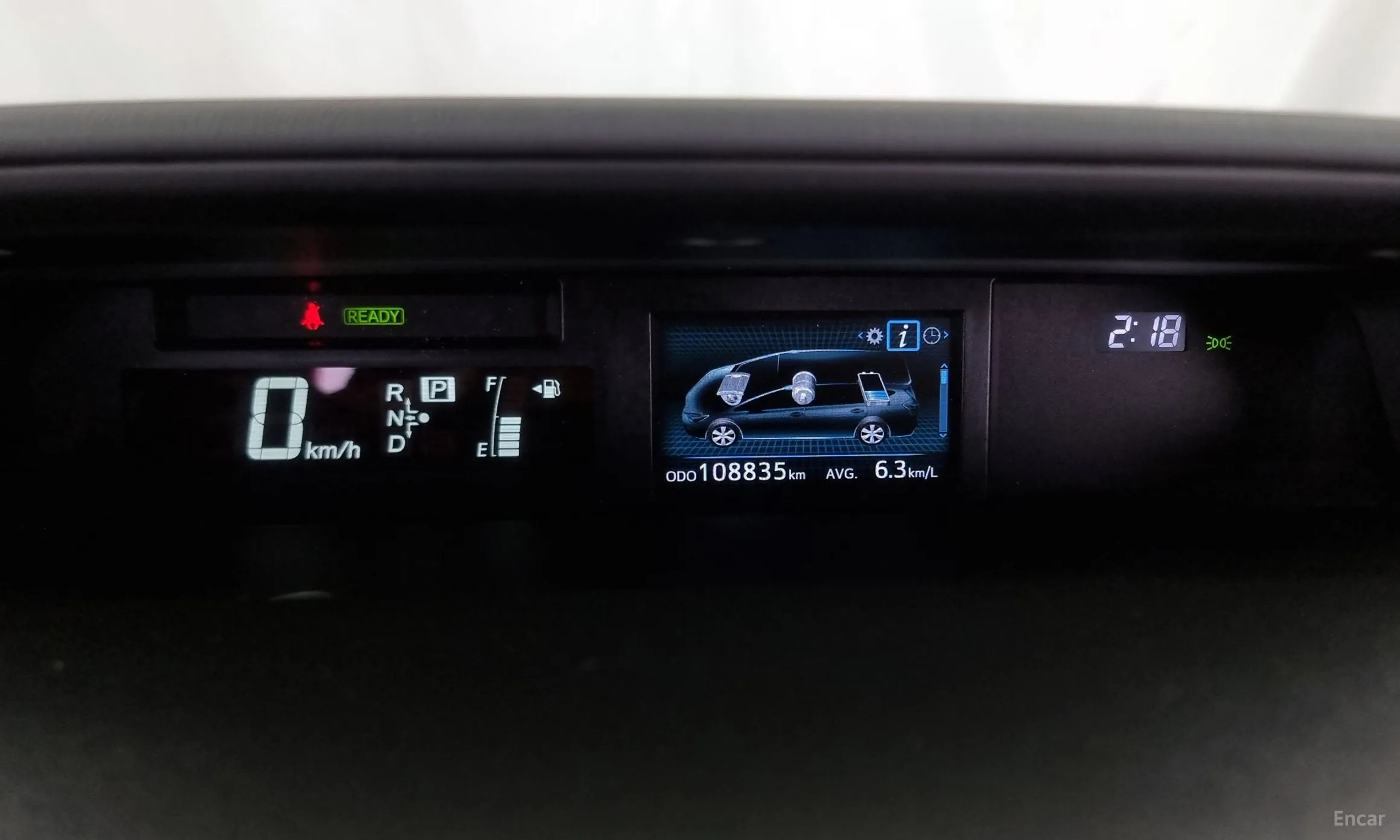 Toyota Prius V превью 8