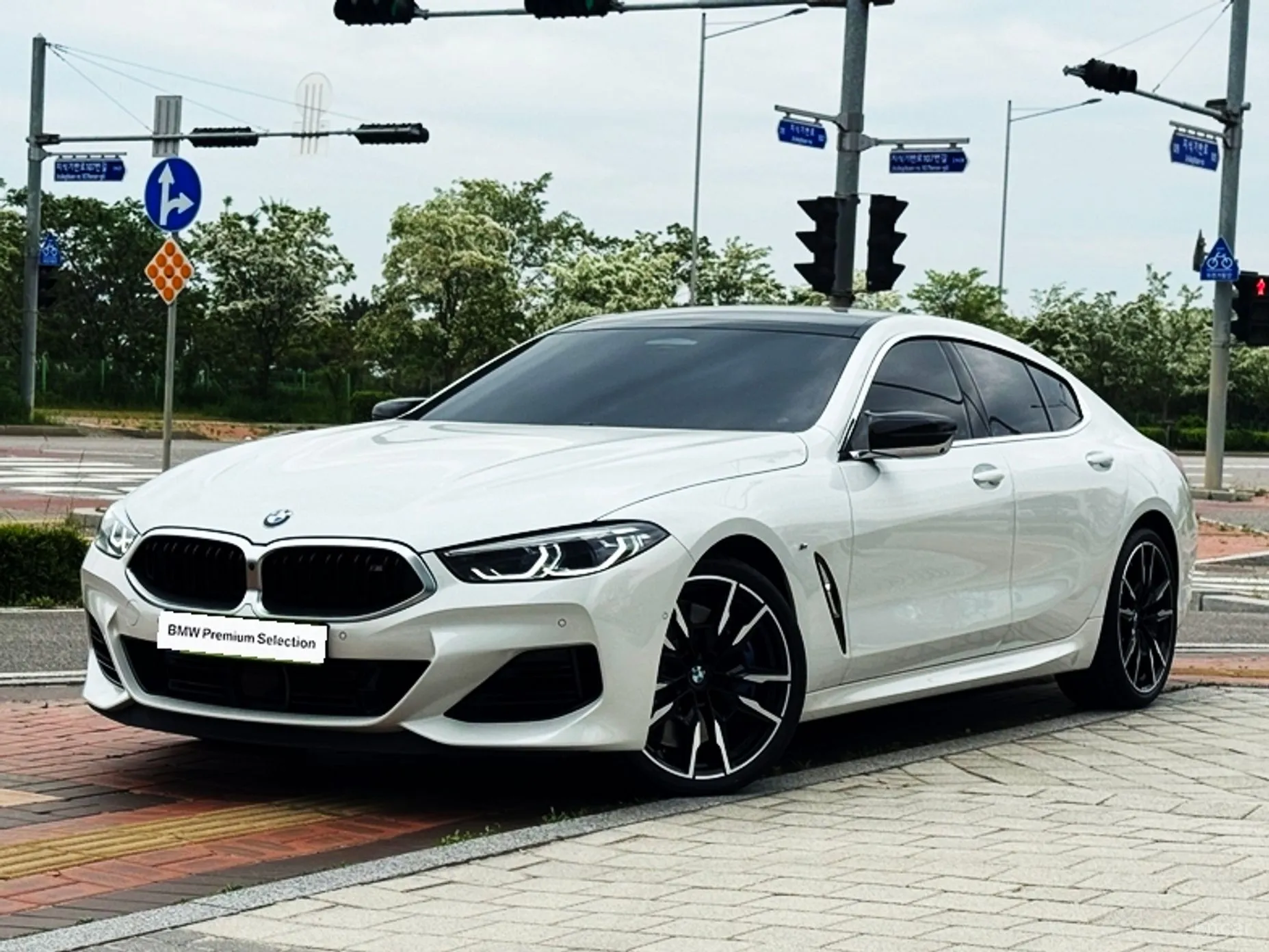 BMW 8-series (G15)