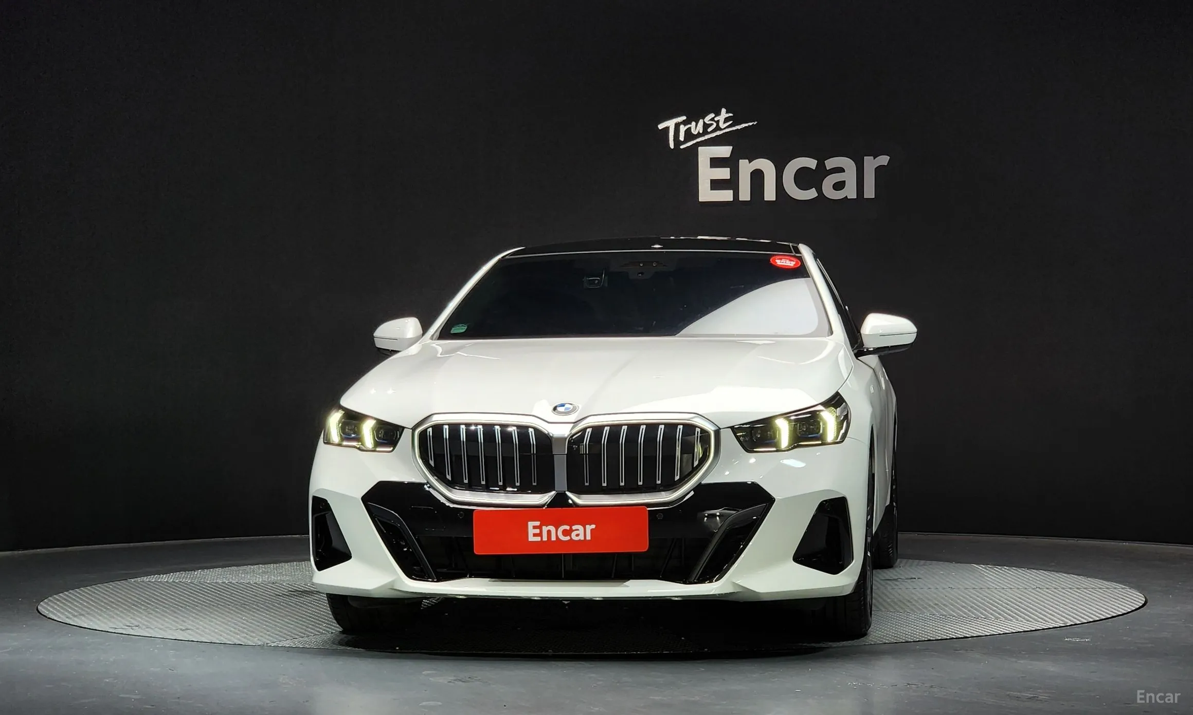 BMW 5 Series (G60) превью 2