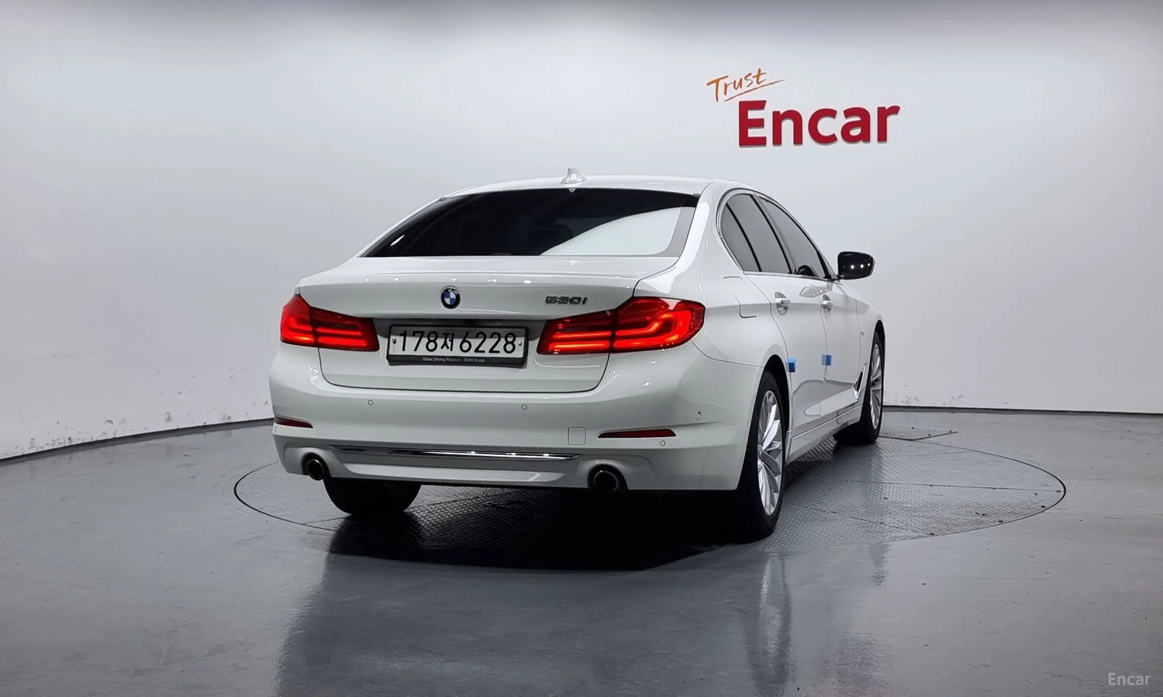 BMW 5 Series (G30) превью 3