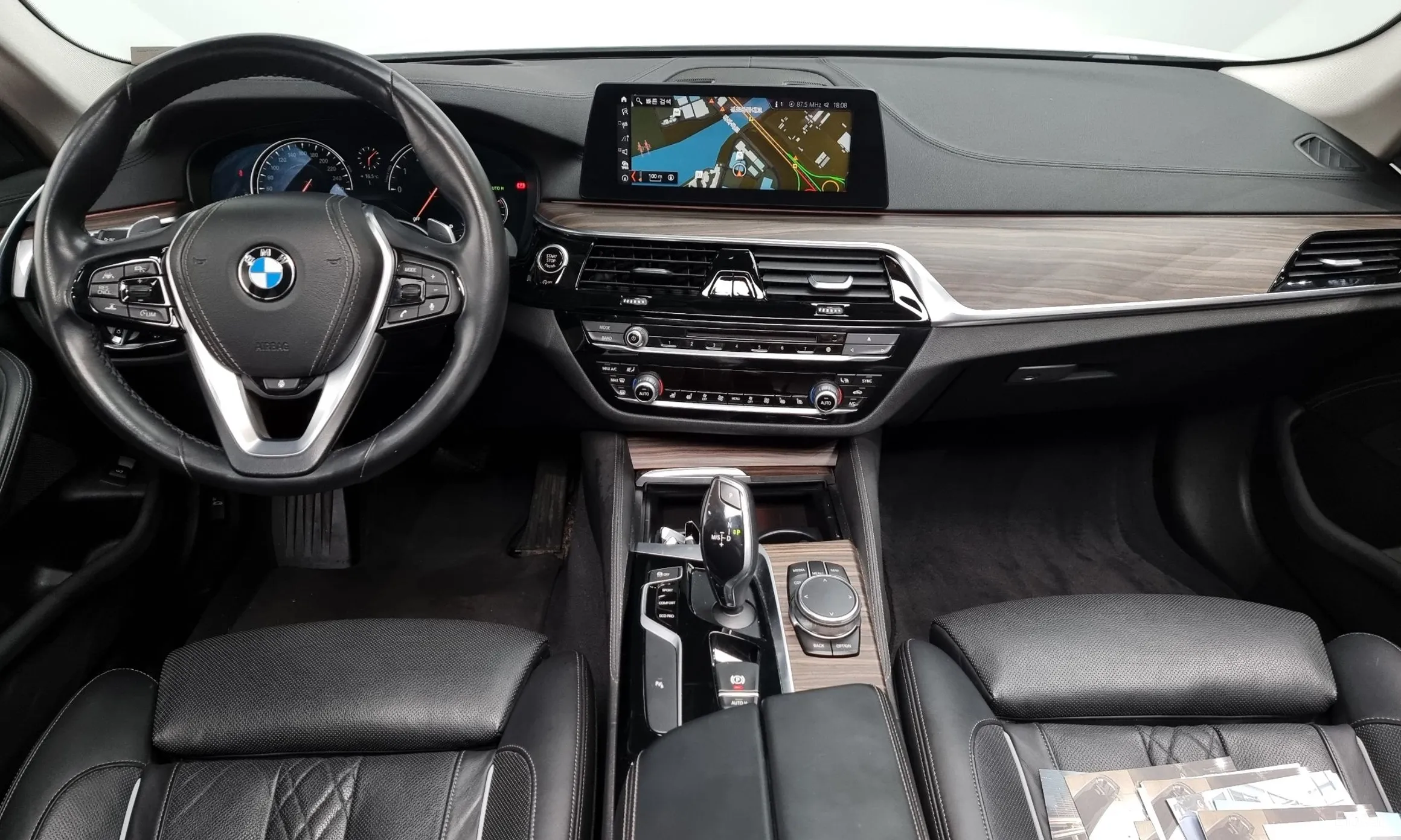 BMW 5 Series (G30) превью 4