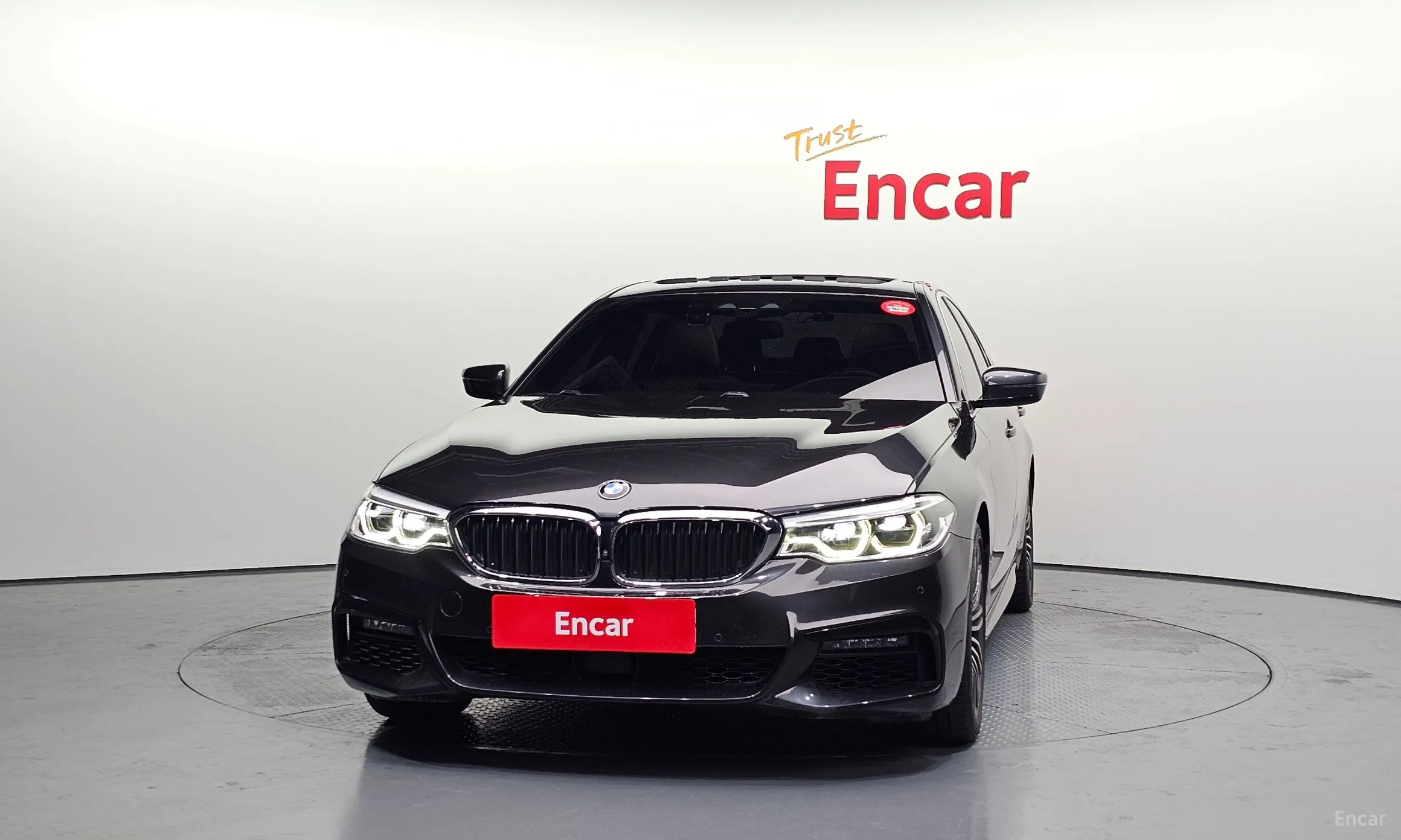BMW 5 Series (G30) превью 2
