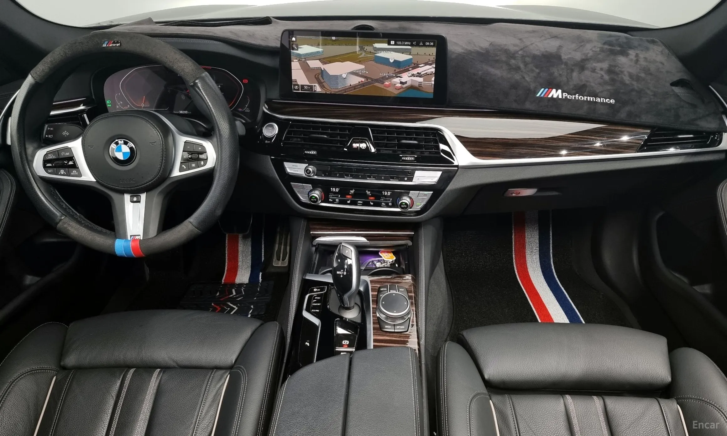 BMW 5 Series (G30) превью 4