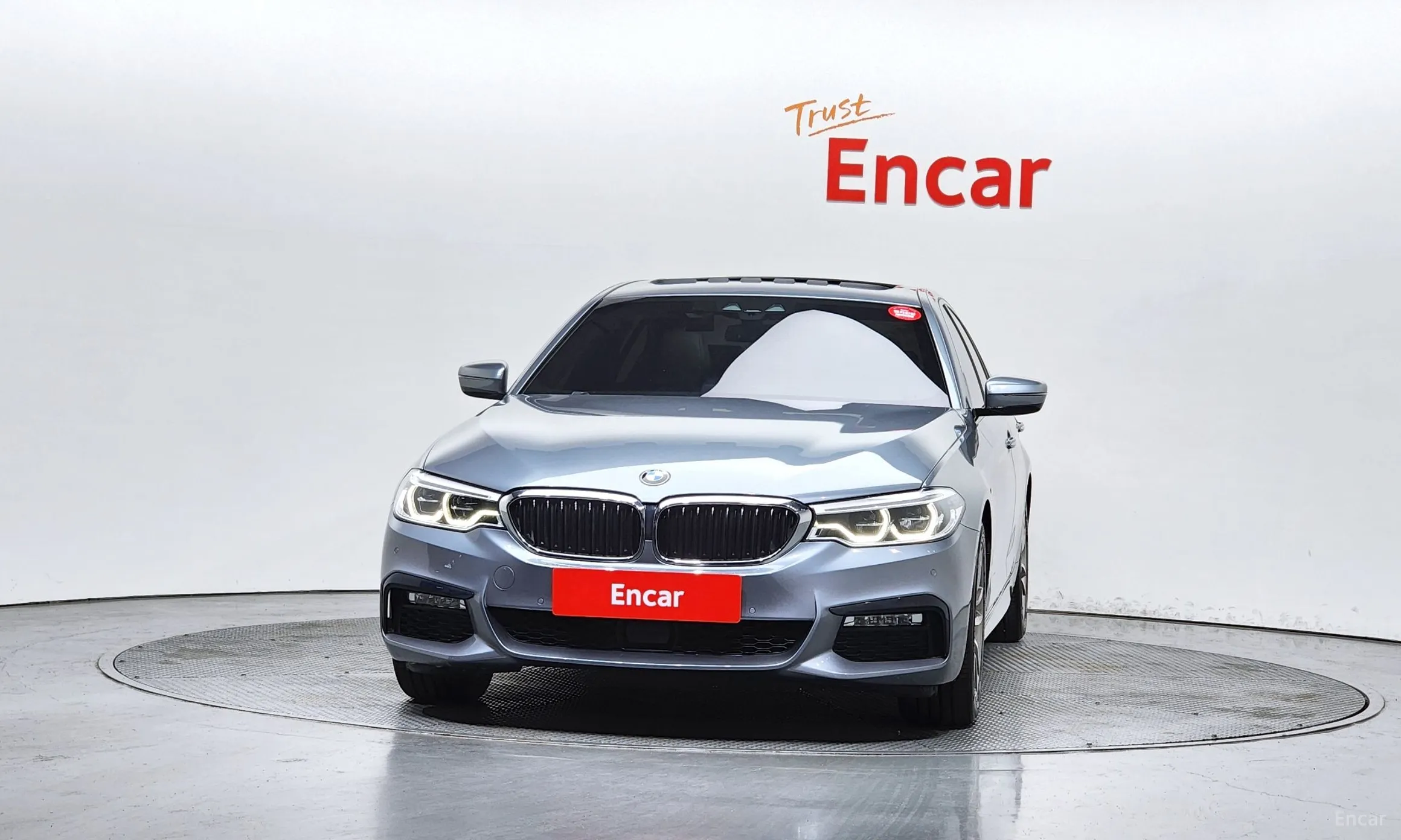 BMW 5 Series (G30) превью 2