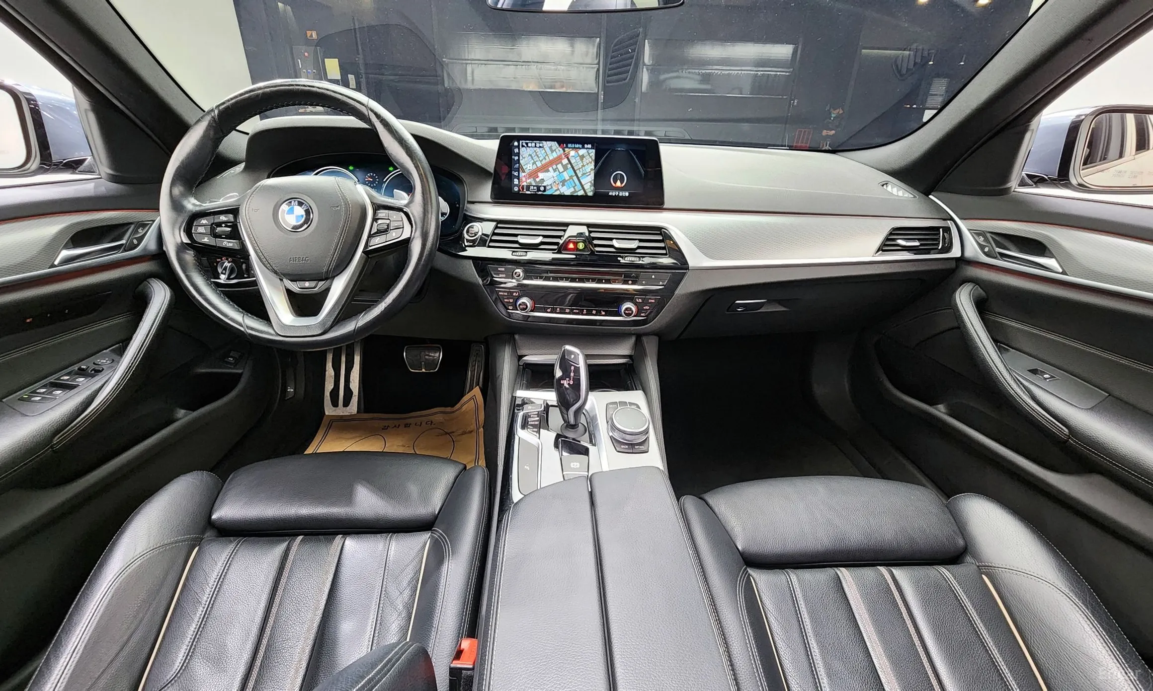 BMW 5 Series (G30) превью 4