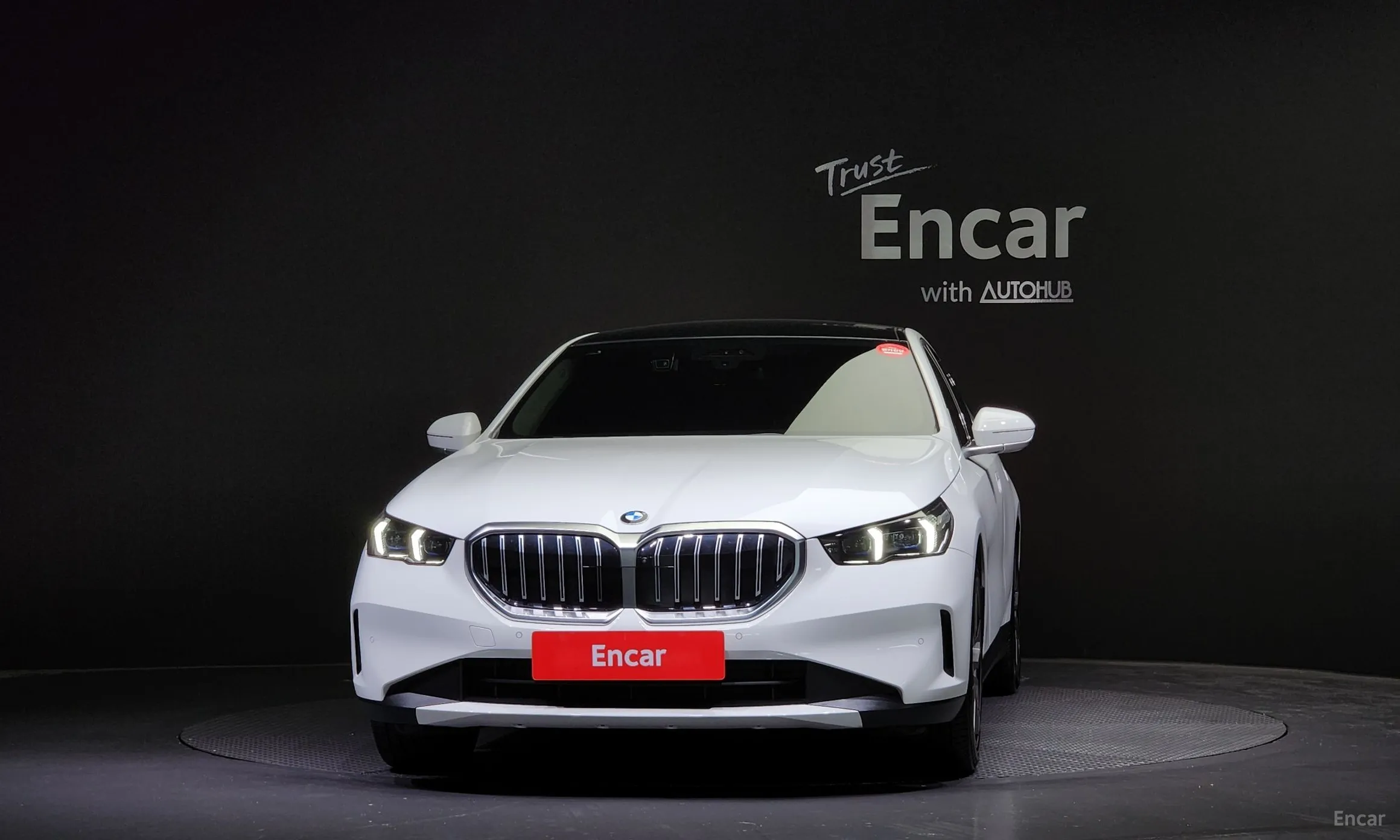 BMW 5 Series (G60) превью 2