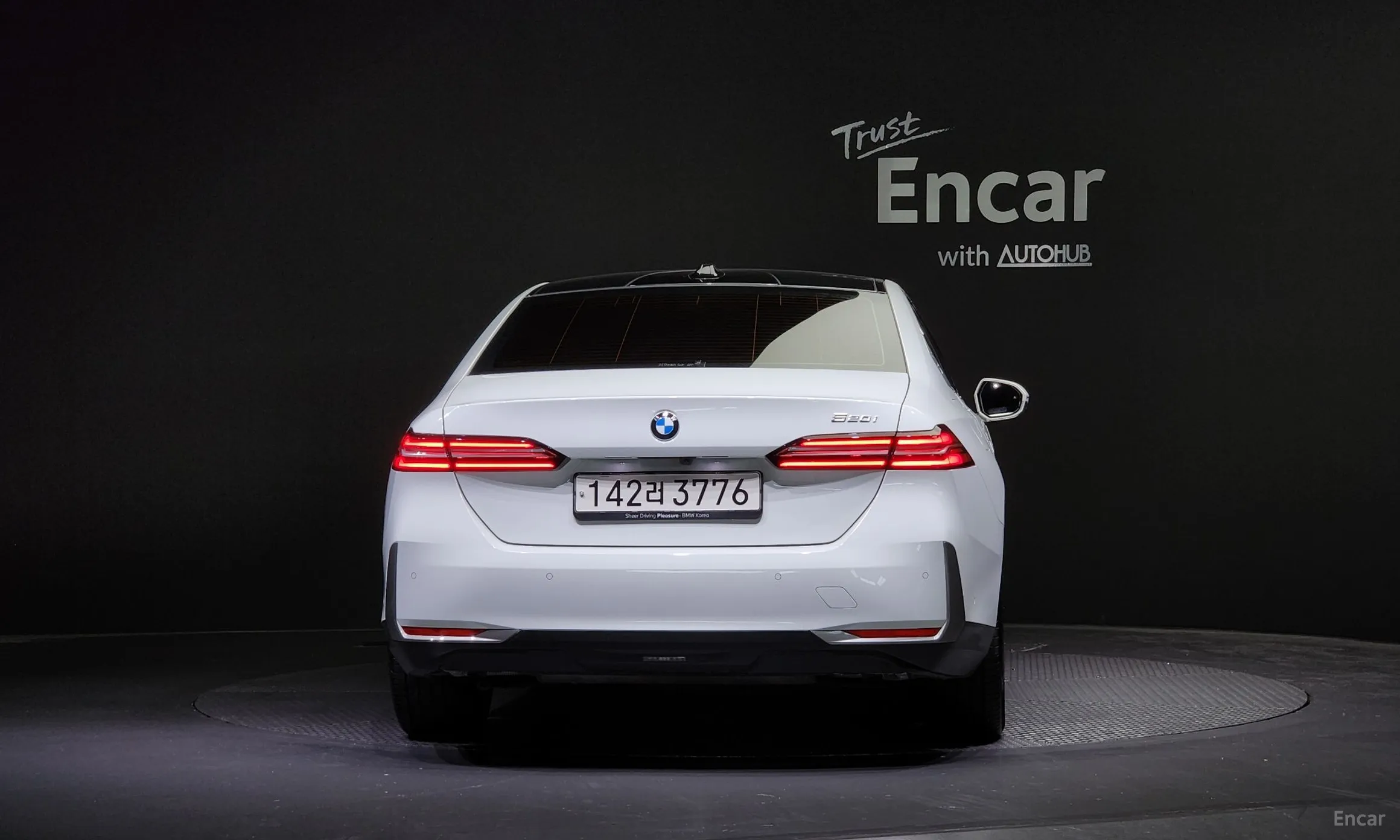 BMW 5 Series (G60) превью 3