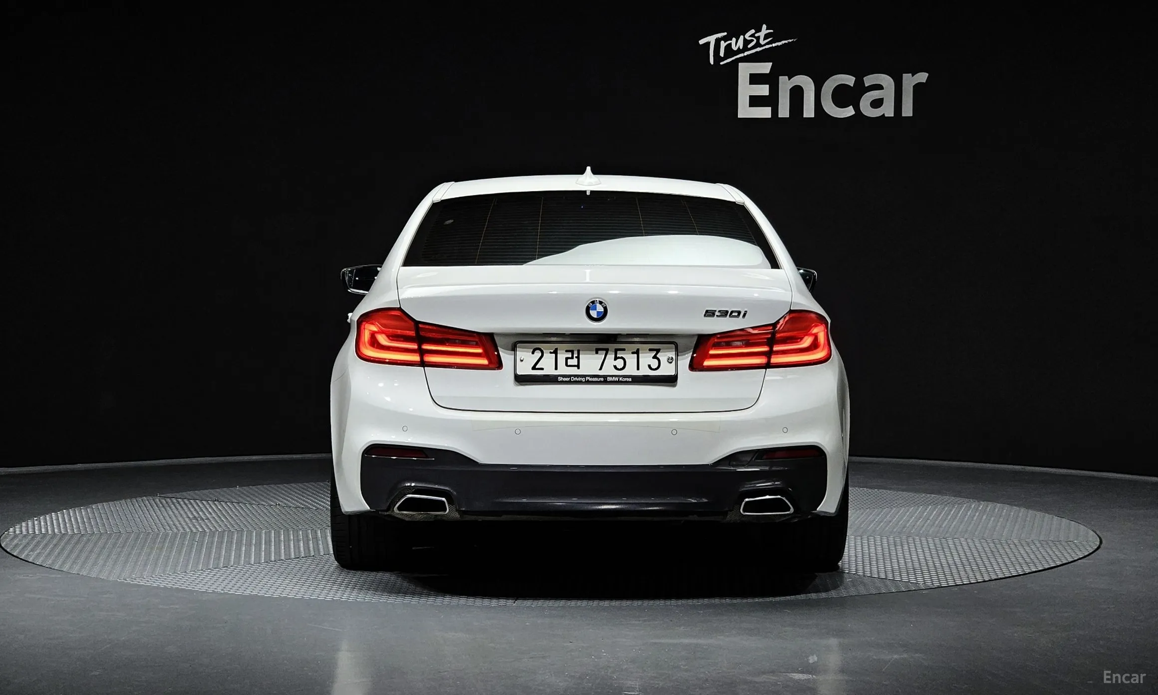 BMW 5 Series (G30) превью 3