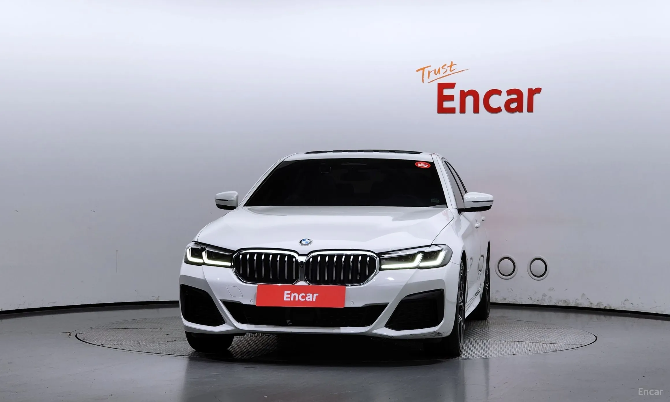 BMW 5 Series (G30) превью 2