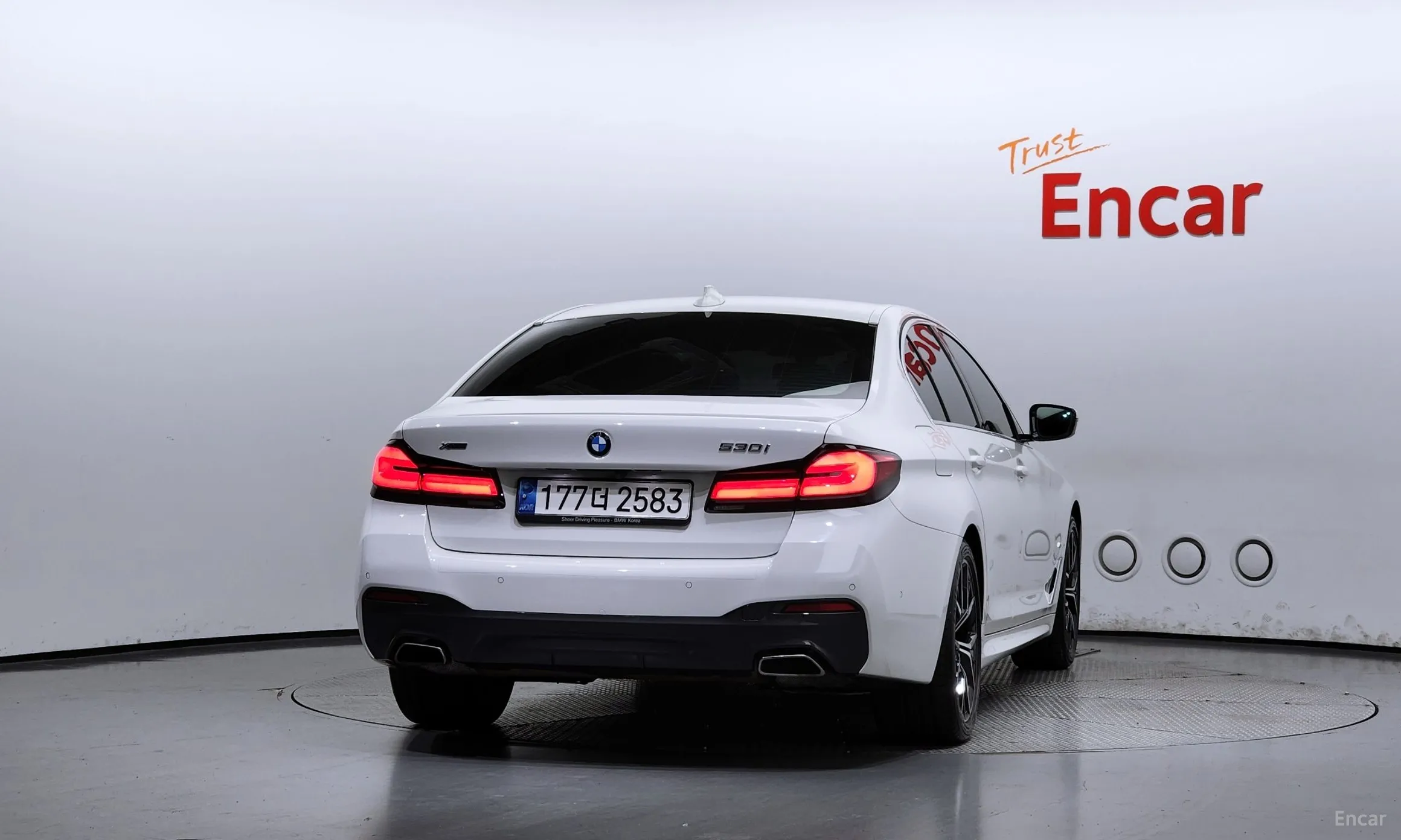 BMW 5 Series (G30) превью 3