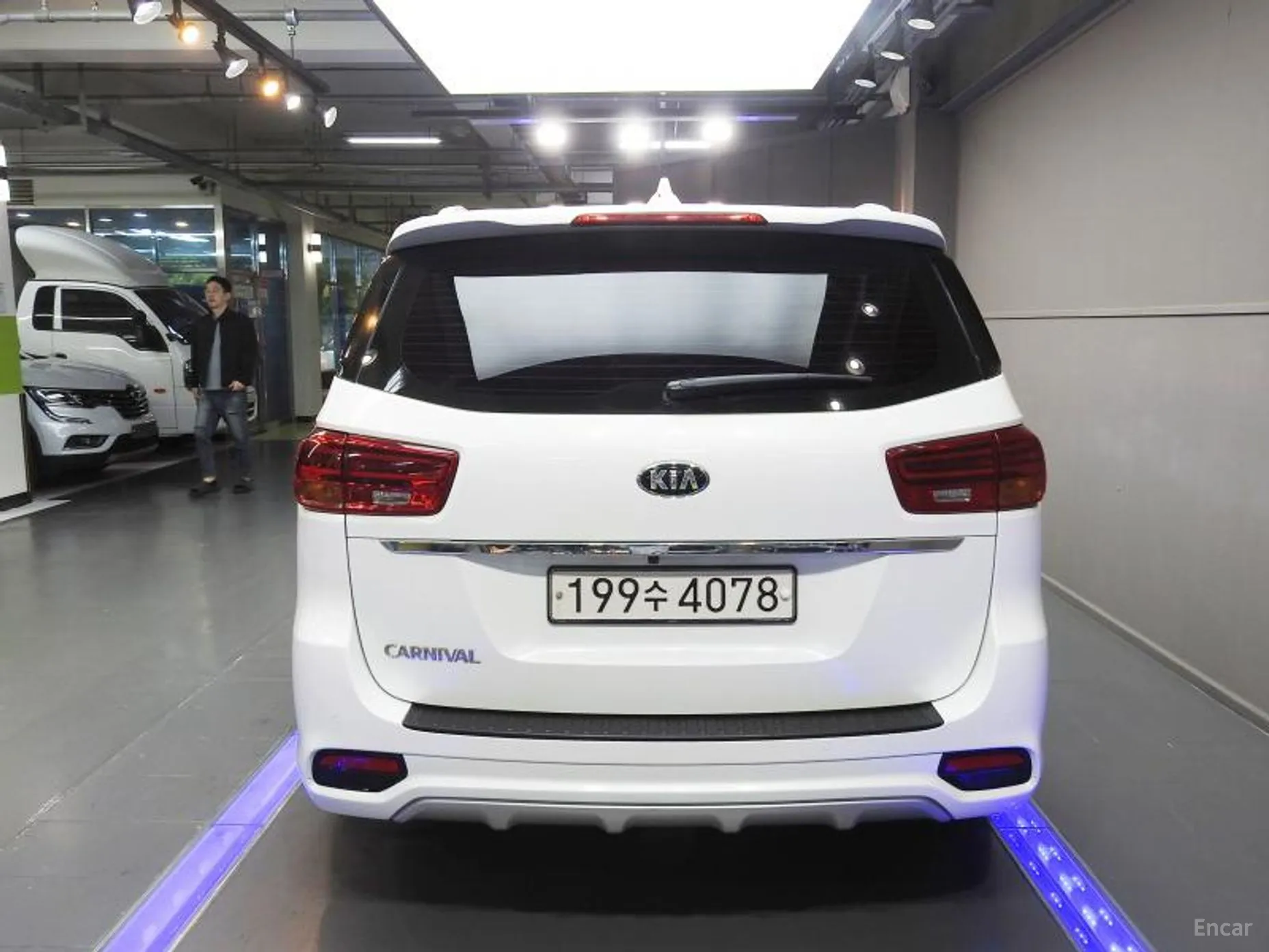Kia Carnival превью 2