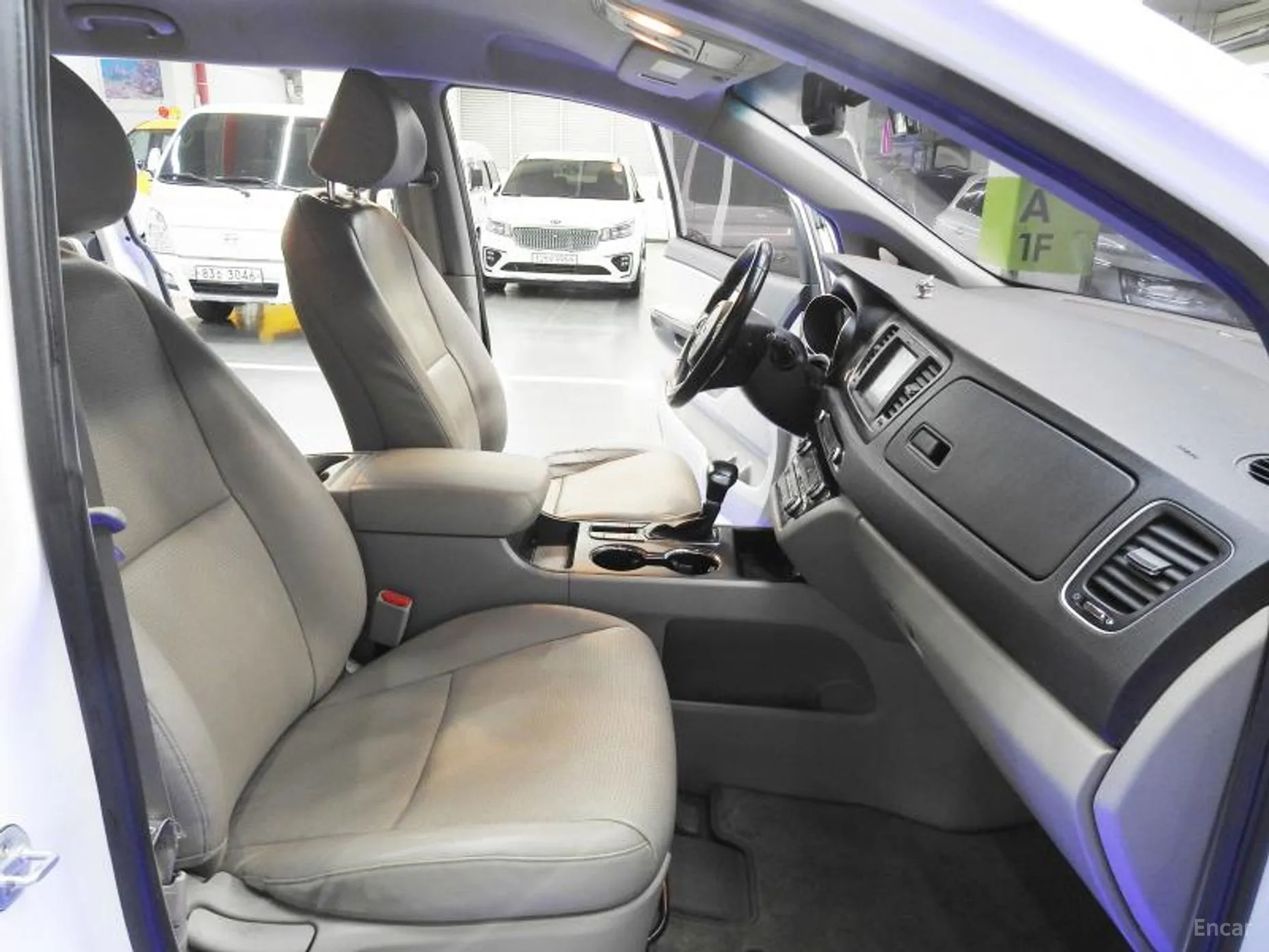 Kia Carnival превью 4