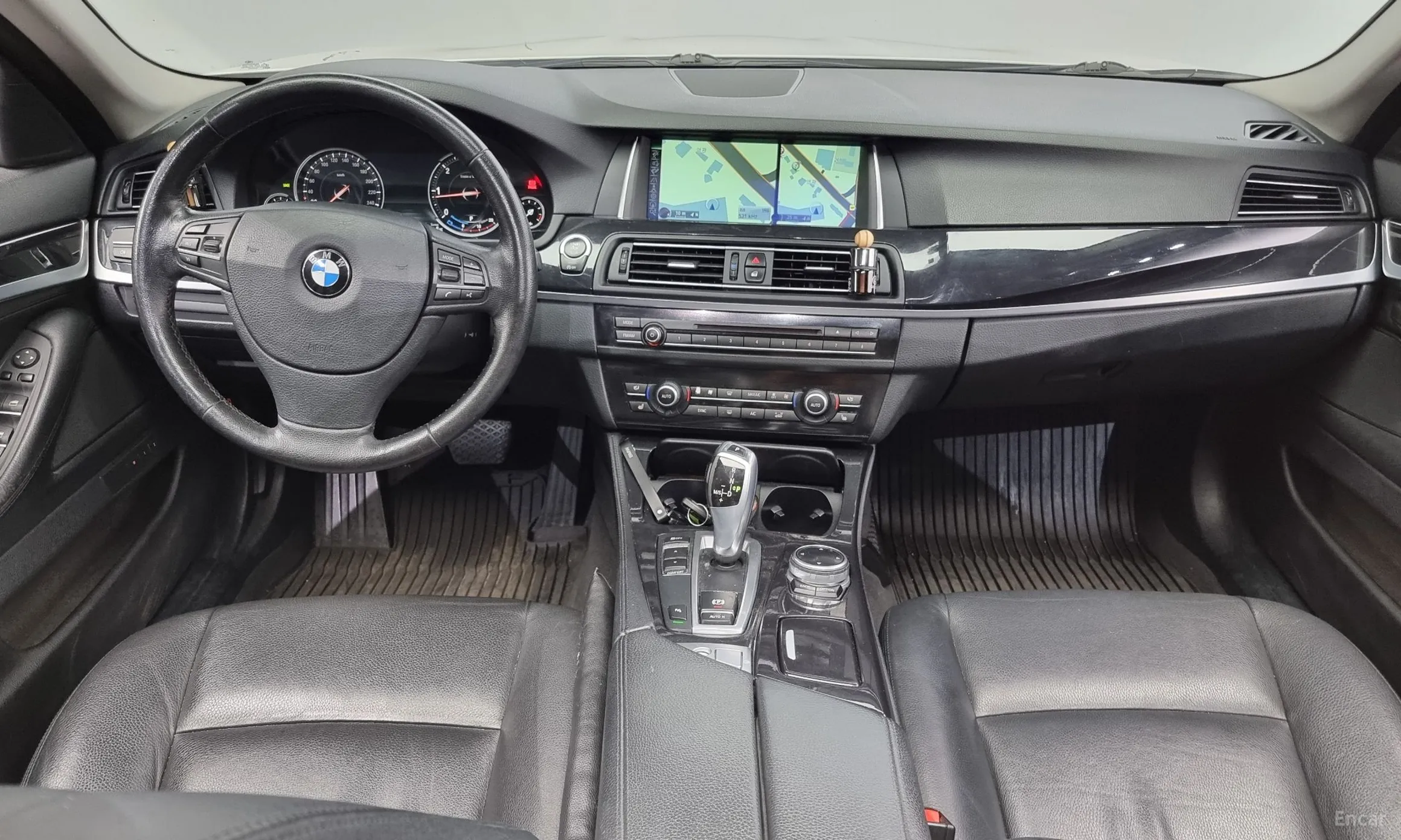 BMW 5 Series (F10) превью 4