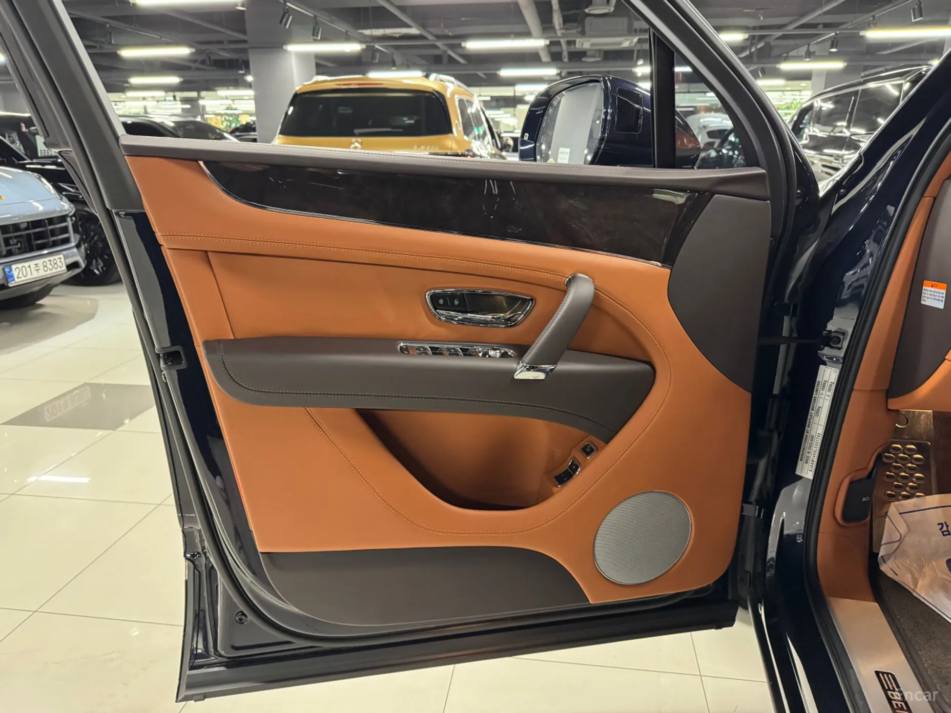 Bentley Bentayga превью 7